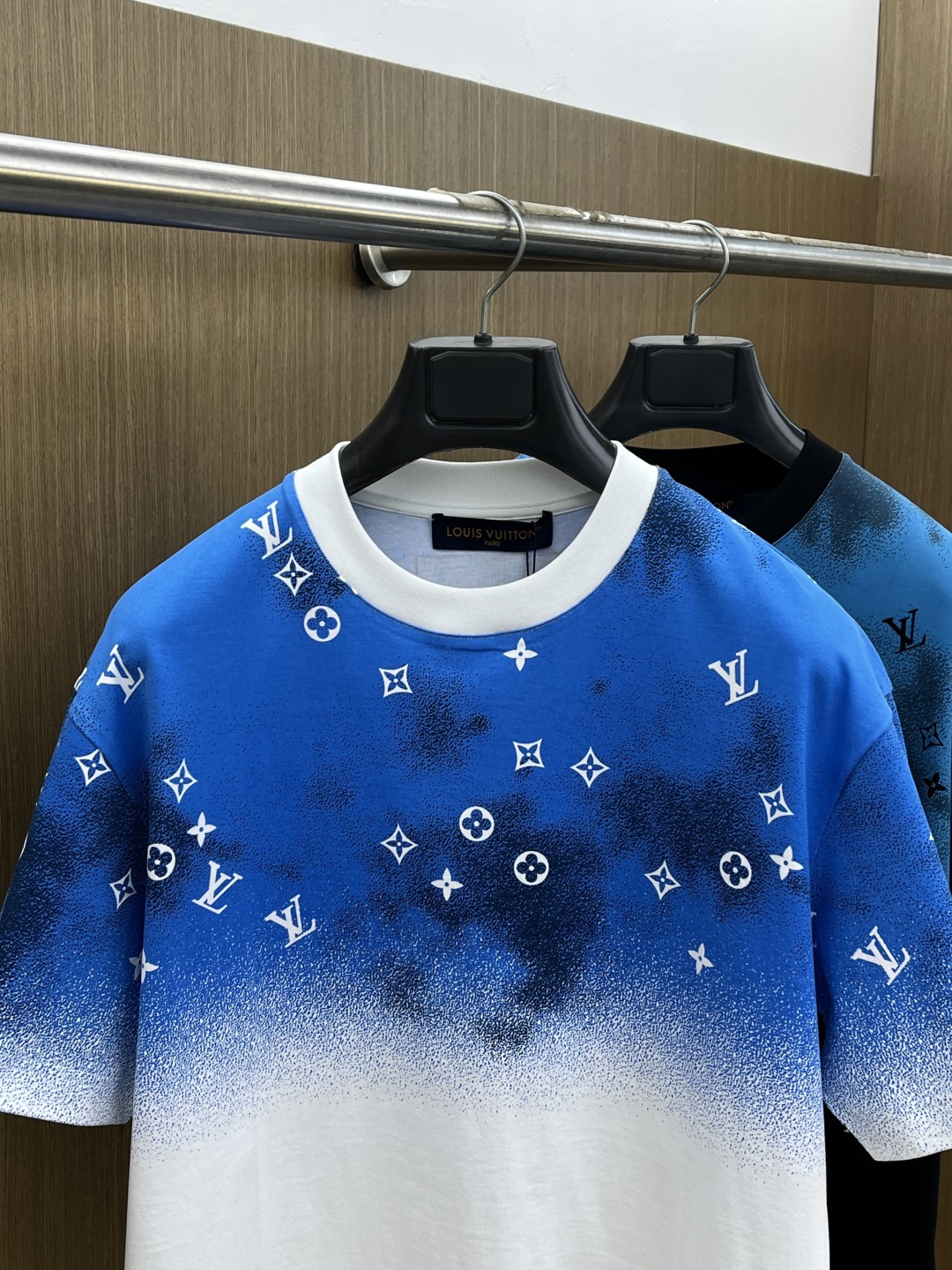 早春 LV 🔥🔥高级定制 2026春夏 · 高阶定制T恤】特别推荐系列 定制面料：秘鲁进口匹马棉 × 顶