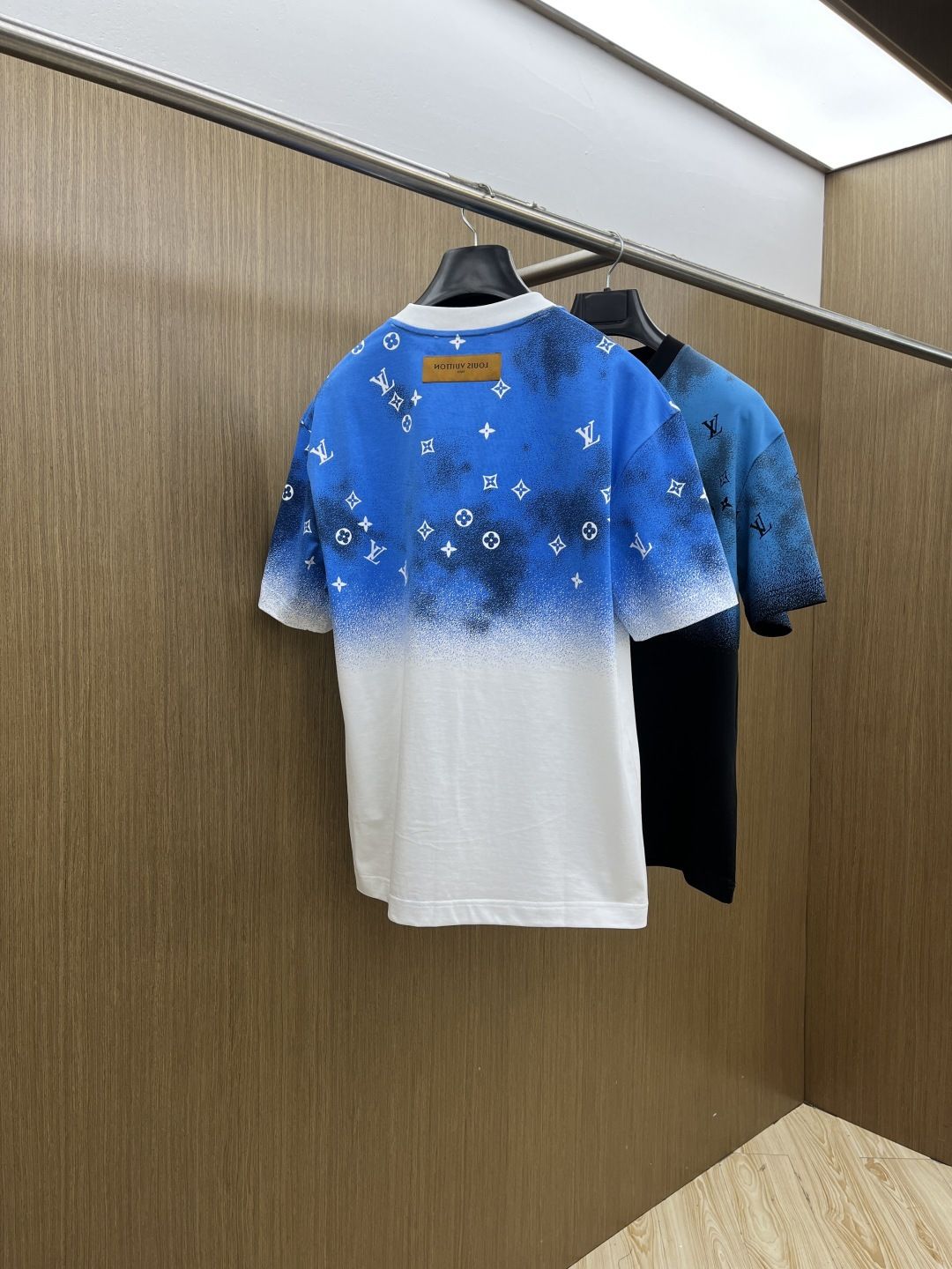 早春 LV 🔥🔥高级定制 2026春夏 · 高阶定制T恤】特别推荐系列 定制面料：秘鲁进口匹马棉 × 顶
