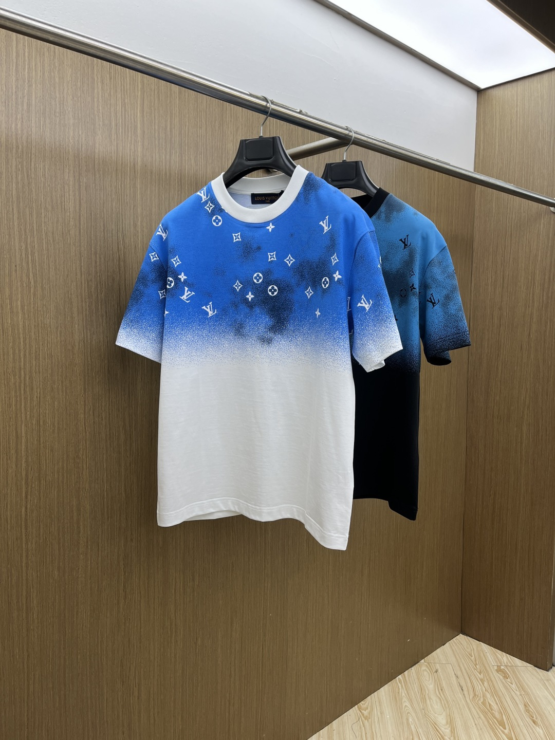 早春 LV 🔥🔥高级定制 2026春夏 · 高阶定制T恤】特别推荐系列 定制面料：秘鲁进口匹马棉 × 顶