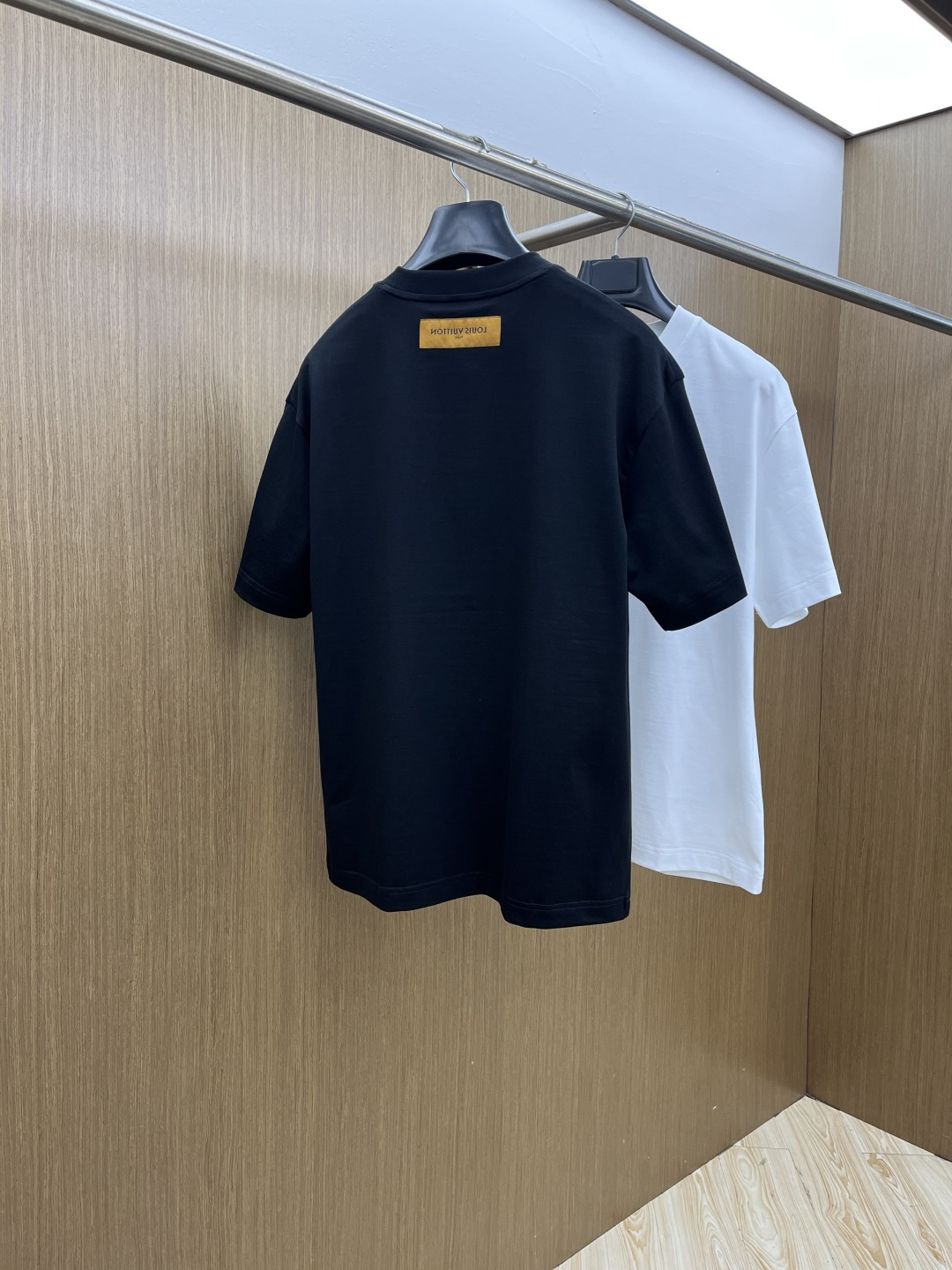 早春 LV 🔥🔥高级定制 2026春夏 · 高阶定制T恤】特别推荐系列 定制面料：秘鲁进口匹马棉 × 顶