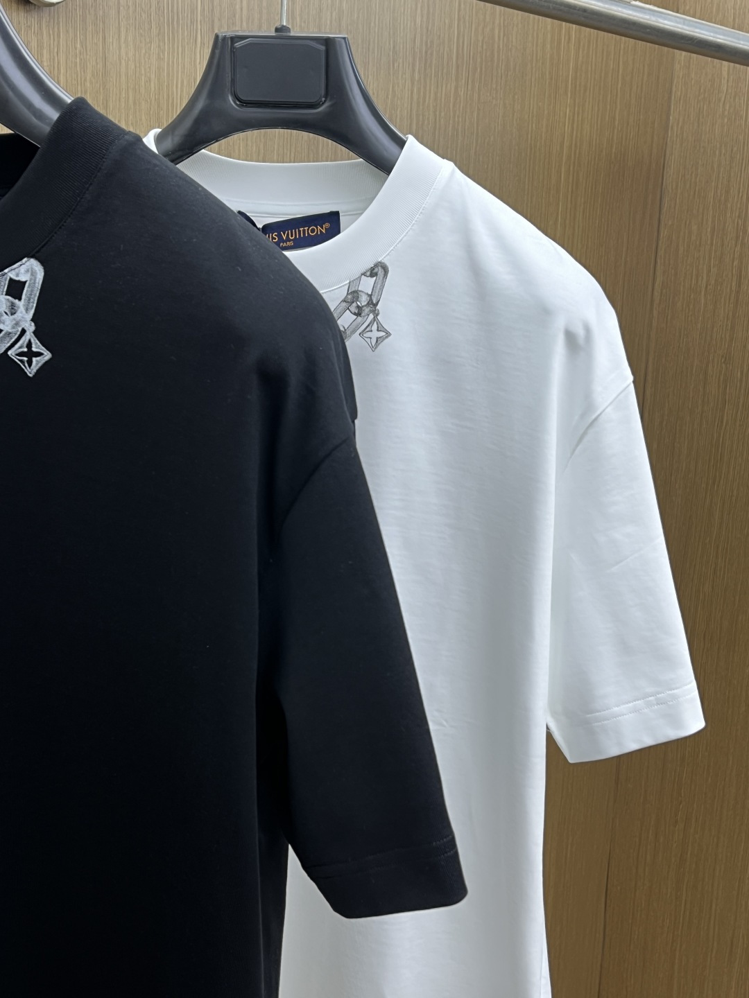 早春 LV 🔥🔥高级定制 2026春夏 · 高阶定制T恤】特别推荐系列 定制面料：秘鲁进口匹马棉 × 顶