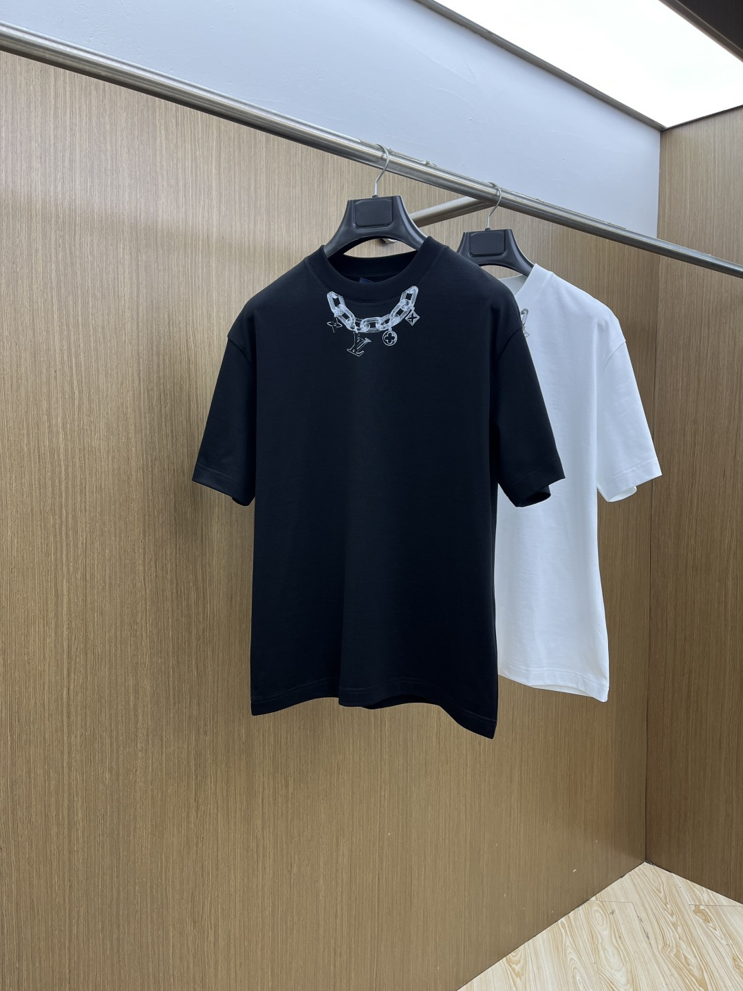 早春 LV 🔥🔥高级定制 2026春夏 · 高阶定制T恤】特别推荐系列 定制面料：秘鲁进口匹马棉 × 顶