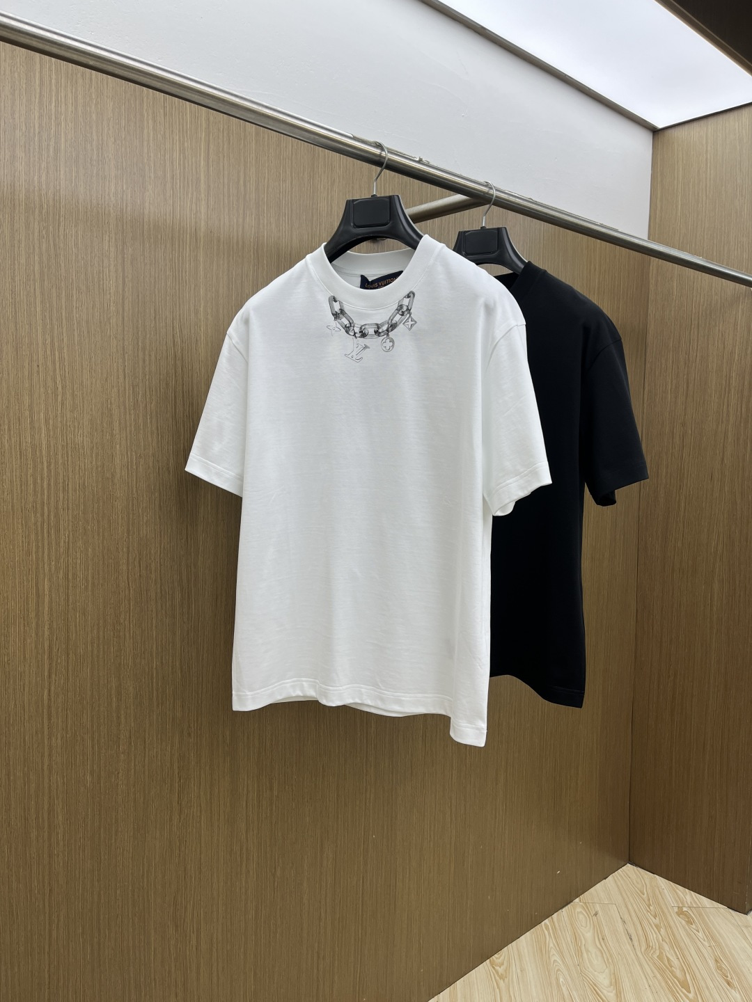 早春 LV 🔥🔥高级定制 2026春夏 · 高阶定制T恤】特别推荐系列 定制面料：秘鲁进口匹马棉 × 顶