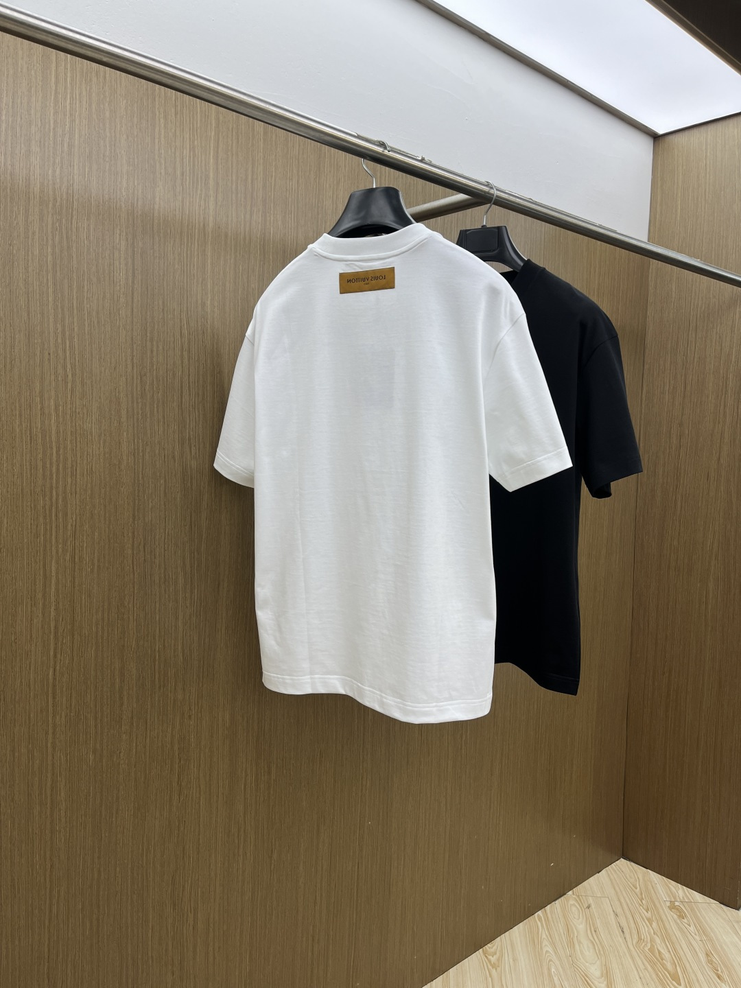 早春 LV 🔥🔥高级定制 2026春夏 · 高阶定制T恤】特别推荐系列 定制面料：秘鲁进口匹马棉 × 顶