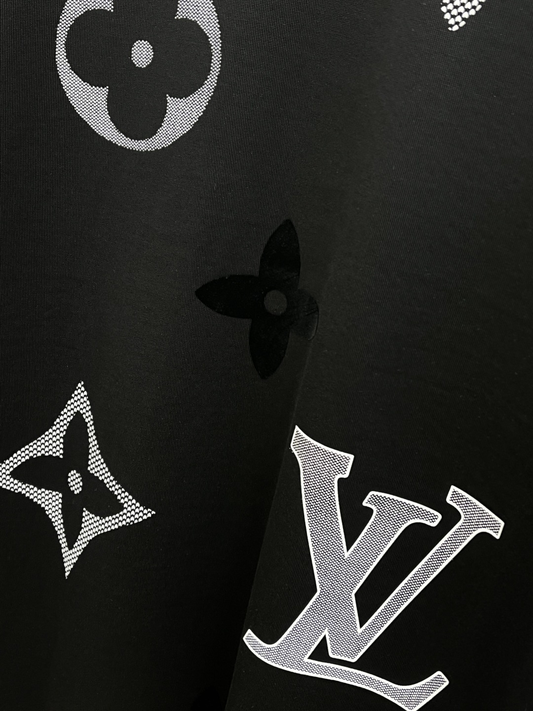 早春 LV 🔥🔥高级定制 2026春夏 · 高阶定制T恤】特别推荐系列 定制面料：秘鲁进口匹马棉 × 顶