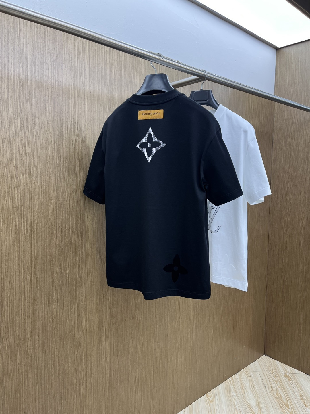 早春 LV 🔥🔥高级定制 2026春夏 · 高阶定制T恤】特别推荐系列 定制面料：秘鲁进口匹马棉 × 顶