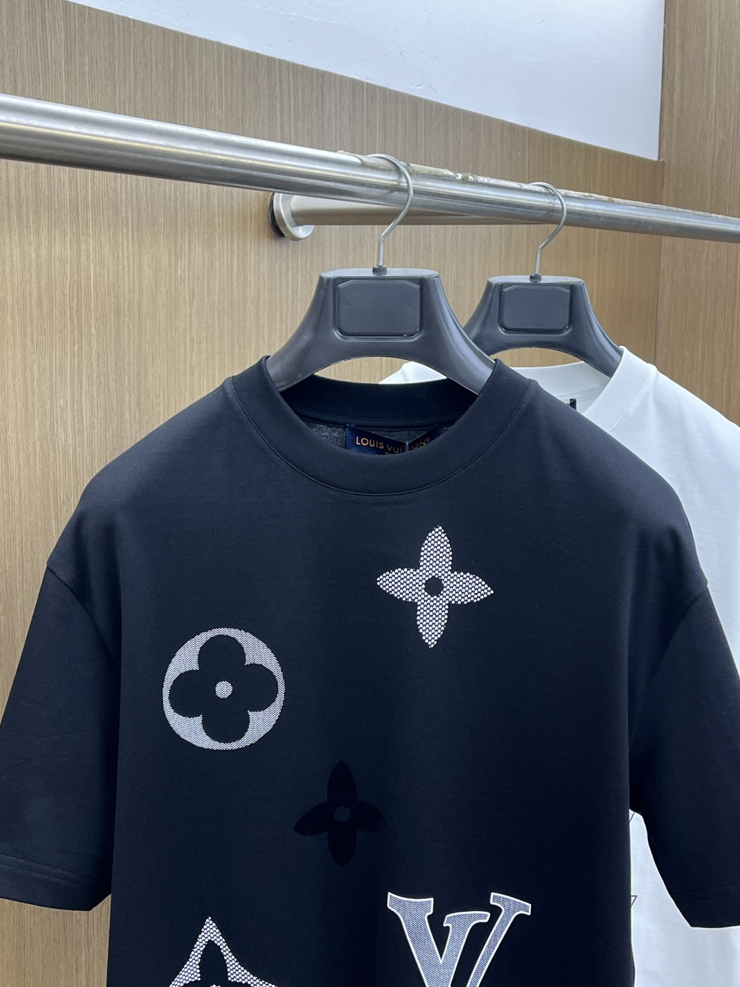 早春 LV 🔥🔥高级定制 2026春夏 · 高阶定制T恤】特别推荐系列 定制面料：秘鲁进口匹马棉 × 顶