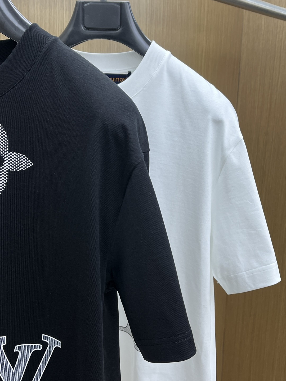 早春 LV 🔥🔥高级定制 2026春夏 · 高阶定制T恤】特别推荐系列 定制面料：秘鲁进口匹马棉 × 顶