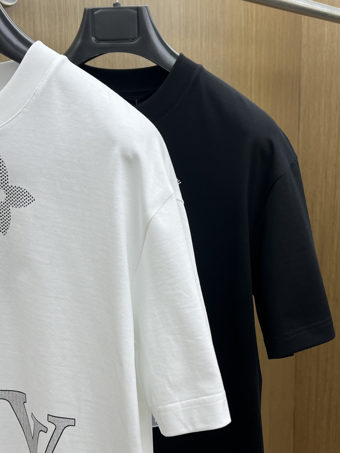 早春 LV 🔥🔥高级定制 2026春夏 · 高阶定制T恤】特别推荐系列 定制面料：秘鲁进口匹马棉 × 顶