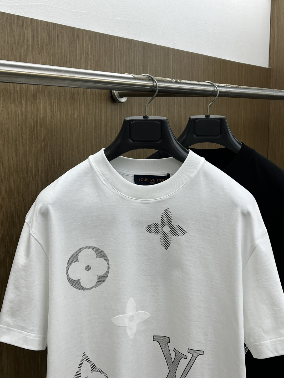 早春 LV 🔥🔥高级定制 2026春夏 · 高阶定制T恤】特别推荐系列 定制面料：秘鲁进口匹马棉 × 顶