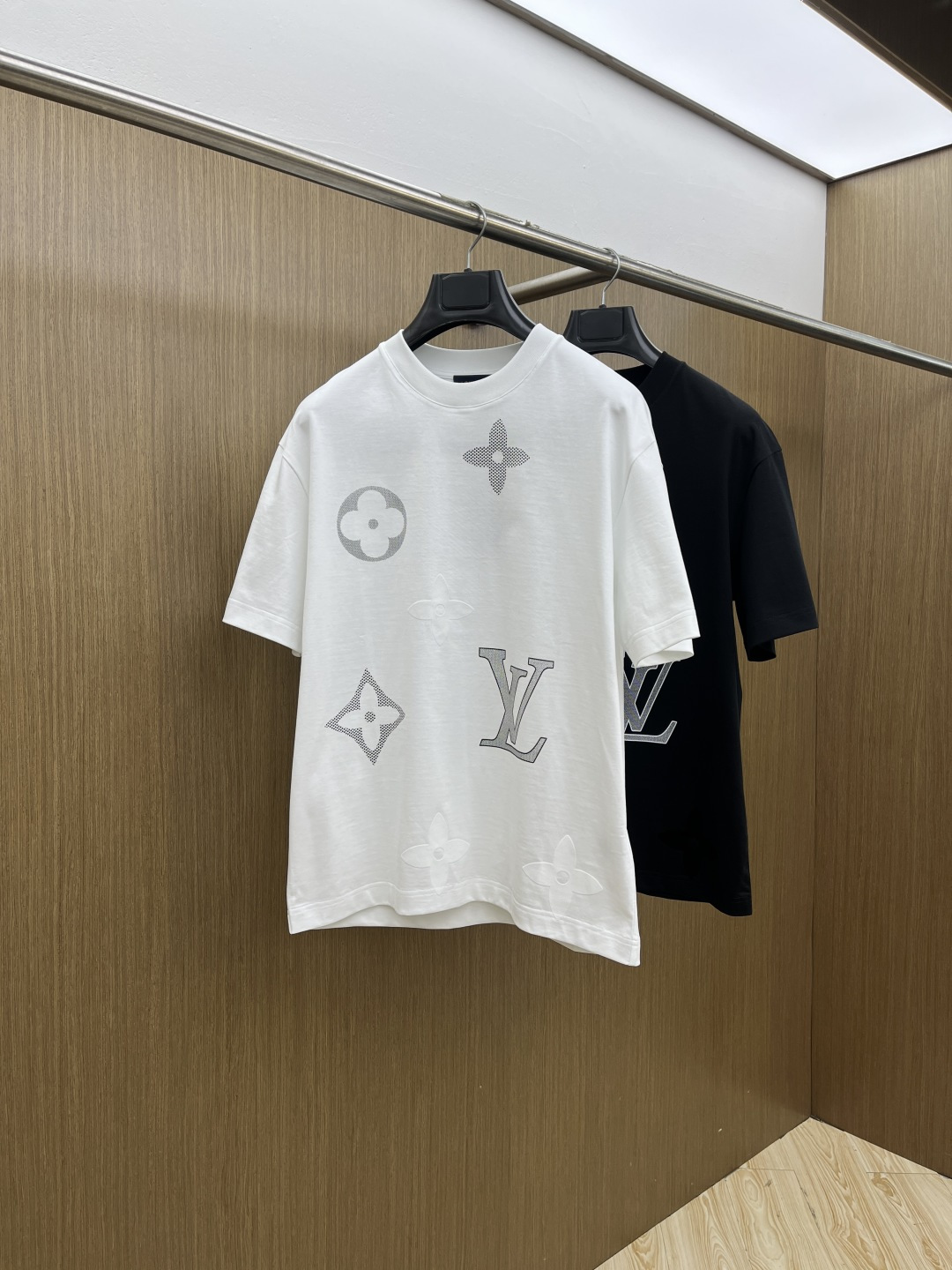 早春 LV 🔥🔥高级定制 2026春夏 · 高阶定制T恤】特别推荐系列 定制面料：秘鲁进口匹马棉 × 顶