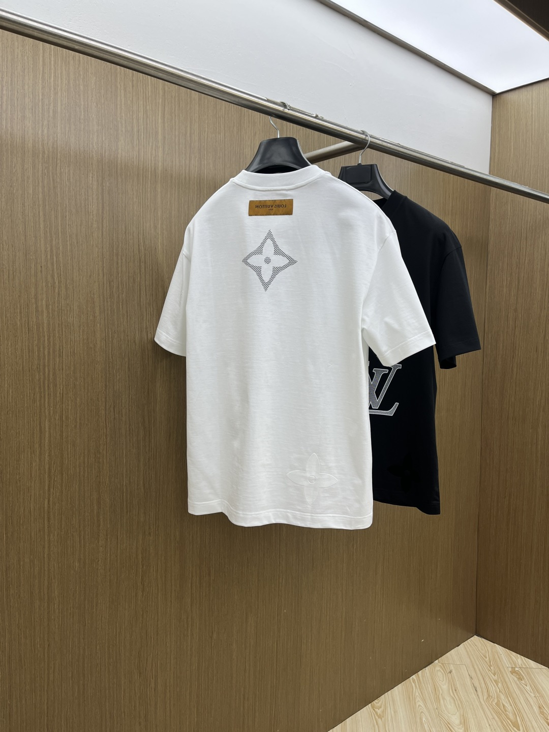 早春 LV 🔥🔥高级定制 2026春夏 · 高阶定制T恤】特别推荐系列 定制面料：秘鲁进口匹马棉 × 顶