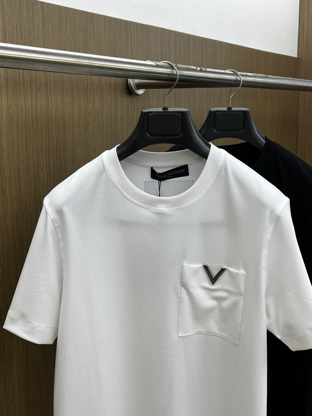 早春 LV 🔥🔥高级定制 2026春夏新款首发专柜最新款短袖圆领T恤 高端订制 设计前卫时尚！品牌log