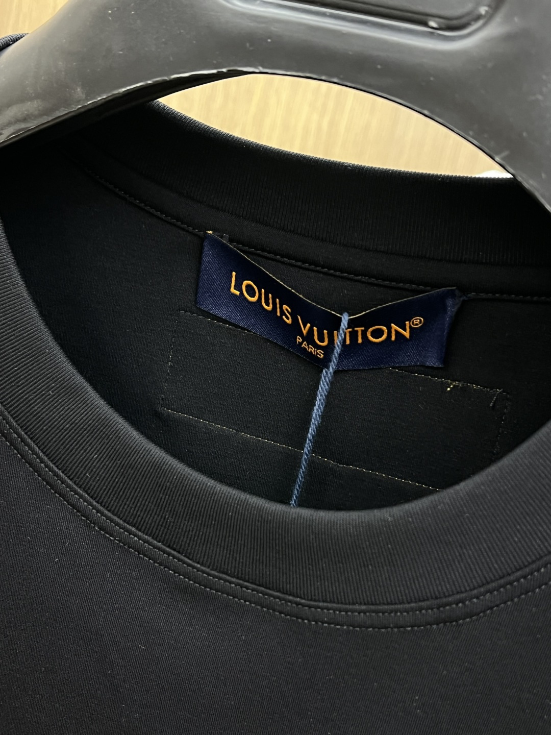 早春 LV 🔥🔥高级定制 2026春夏新款首发专柜最新款短袖圆领T恤 高端订制 设计前卫时尚！品牌log