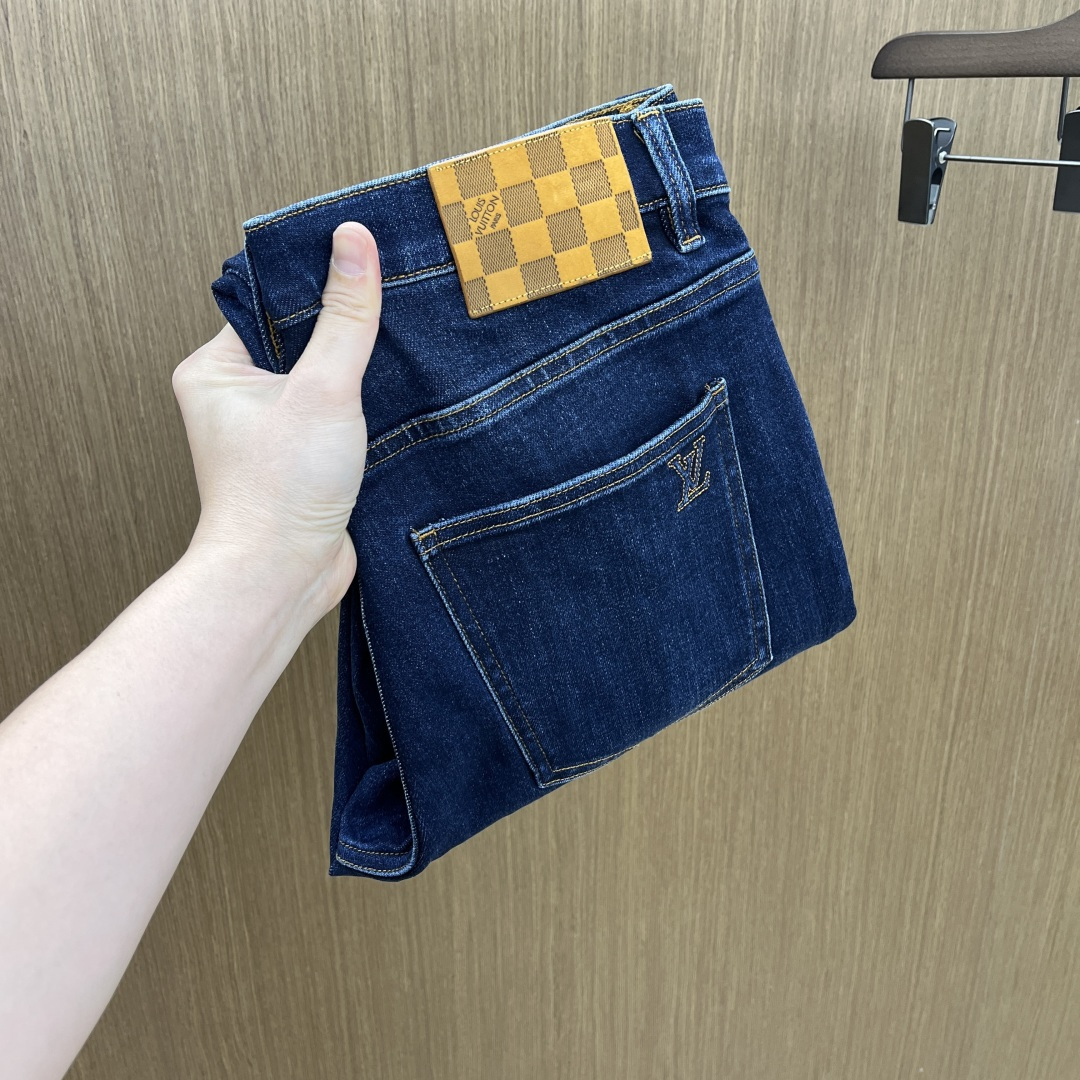 NO:703364,Autumn and winter LV high-end denim 25SS autumn and winter latest original jeans, simultaneous sale at the counter, original customized replica, customer-supplied hardware accessories, original quality, imported denim fabrics, heavy washing, fine workmanship, excellent upper body, preferred item A60 SIZE: 30-38 no 35 37,, louis vuitton,jeans,19860909秋冬 LV 高端牛仔 25SS秋冬最新款原单牛仔裤 柜台同步发售 原版定制复刻 客供五金辅料 原单品质 进口牛仔面料重工洗水 做工走线精细 上身绝佳,优选单品A60 SIZE:30-38无35 37,,louis vuitton,jeans,,Men's clothing