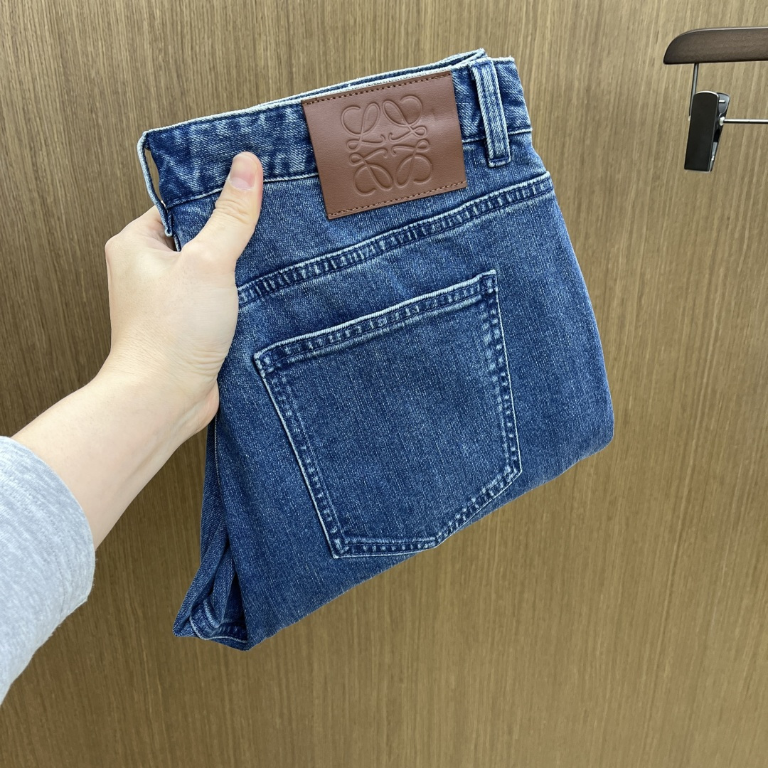 NO:703375,Autumn and winter Loe high-end denim 25SS autumn and winter latest original jeans, available at the counter simultaneously, original customized replicas, customer-supplied hardware accessories, original quality, imported denim fabrics, heavily washed, fine workmanship, excellent upper body, preferred item A60 SIZE: 30-38 no 35 37,,loewe,jeans,19860909秋冬 Loe 高端牛仔 25SS秋冬最新款原单牛仔裤 柜台同步发售 原版定制复刻 客供五金辅料 原单品质 进口牛仔面料重工洗水 做工走线精细 上身绝佳,优选单品A60 SIZE:30-38无35 37,,loewe,jeans,,Men's clothing