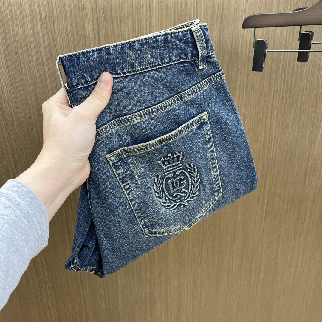 NO:703380,Autumn and winter DG high-end denim 25SS autumn and winter latest original jeans, simultaneous sale at the counter, original customized replica, customer-supplied hardware and accessories, original quality, imported denim fabrics, heavy washing, fine workmanship, excellent upper body, preferred item A60 SIZE: 30-38 no 35 37,,jeans,19860909秋冬 DG 高端牛仔 25SS秋冬最新款原单牛仔裤 柜台同步发售 原版定制复刻 客供五金辅料 原单品质 进口牛仔面料重工洗水 做工走线精细 上身绝佳,优选单品A60 SIZE:30-38无35 37,,jeans,,Men's clothing