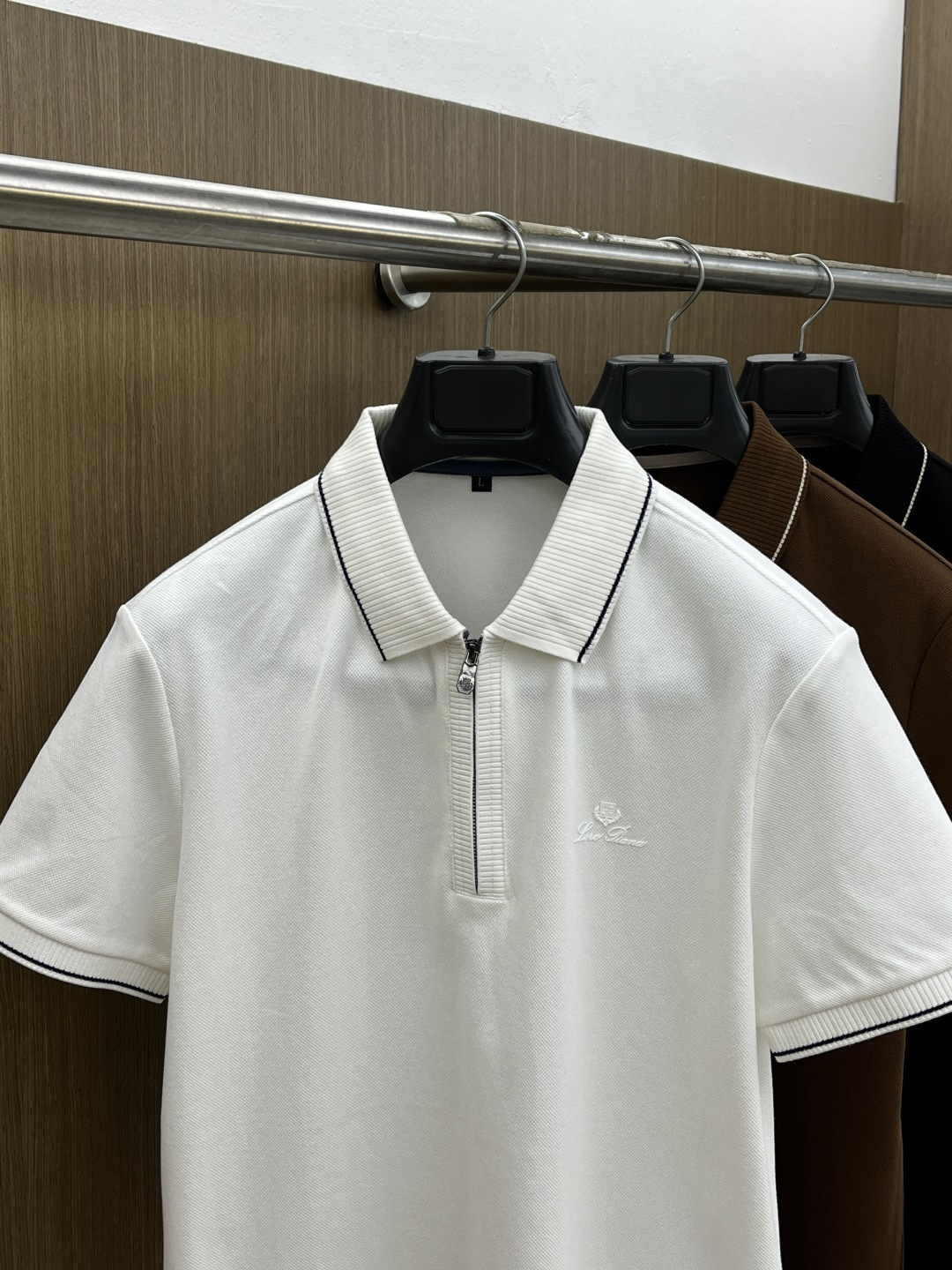 早春 Loro Piana 🔥🔥早春新款男士标识短袖Polo衫，延续经典商务休闲翻领POLO恤.该款Po