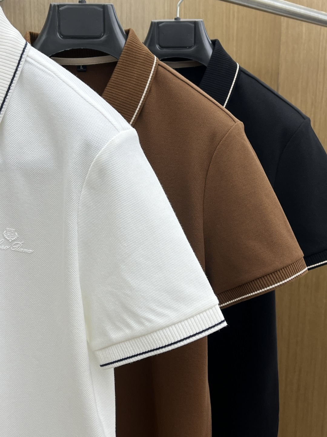 早春 Loro Piana 🔥🔥早春新款男士标识短袖Polo衫，延续经典商务休闲翻领POLO恤.该款Po