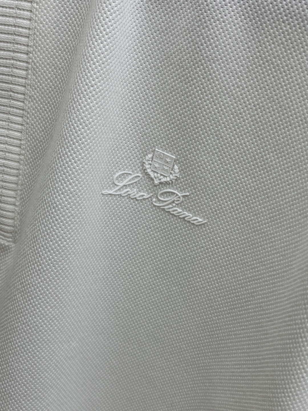 早春 Loro Piana 🔥🔥早春新款男士标识短袖Polo衫，延续经典商务休闲翻领POLO恤.该款Po