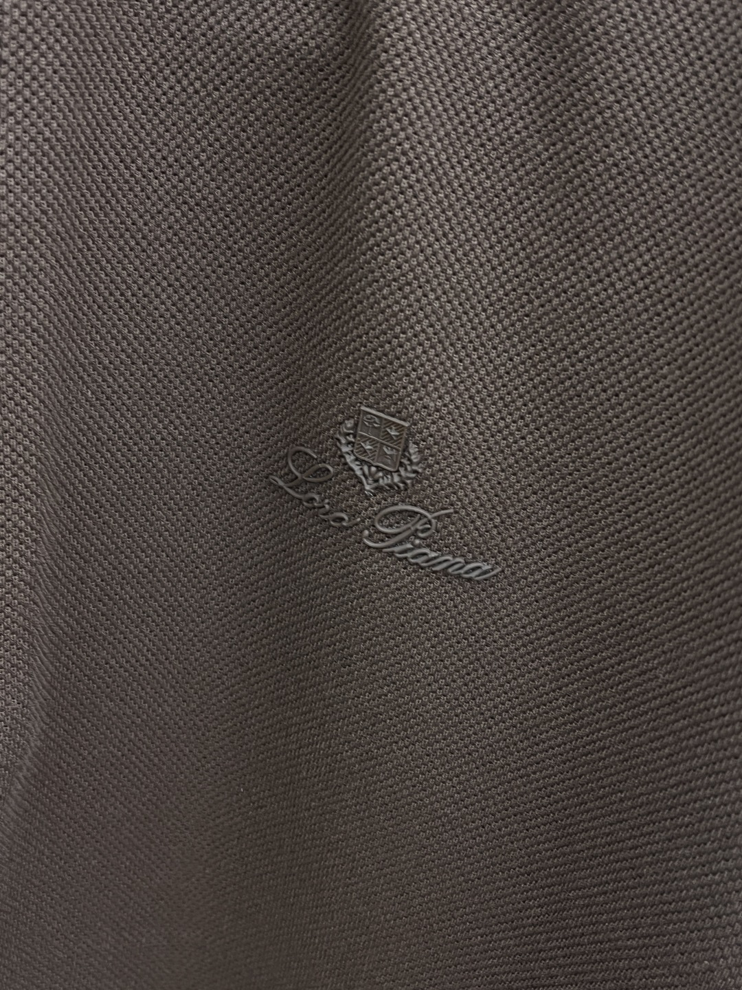 早春 Loro Piana 🔥🔥早春新款男士标识短袖Polo衫，延续经典商务休闲翻领POLO恤.该款Po