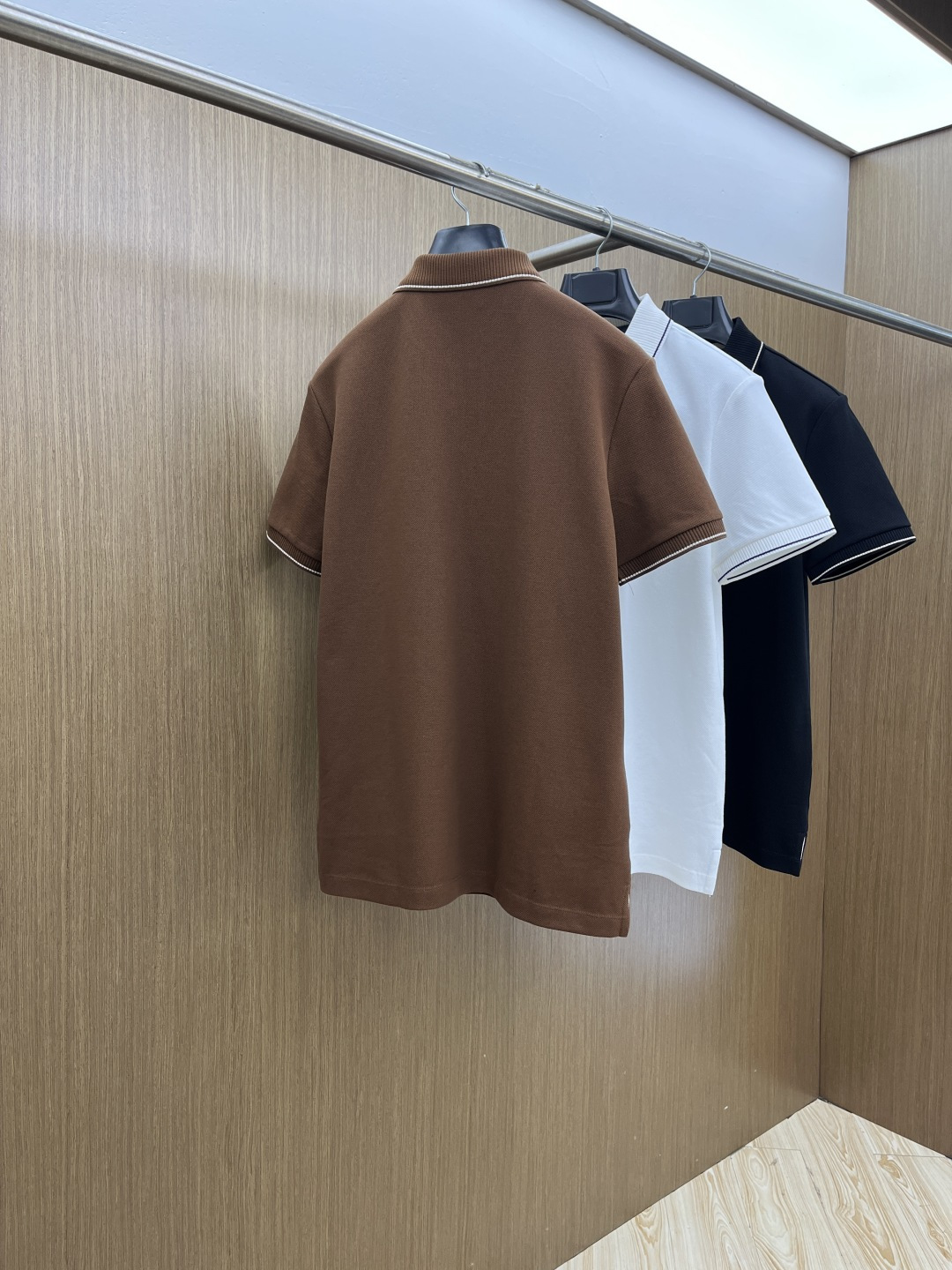 早春 Loro Piana 🔥🔥早春新款男士标识短袖Polo衫，延续经典商务休闲翻领POLO恤.该款Po