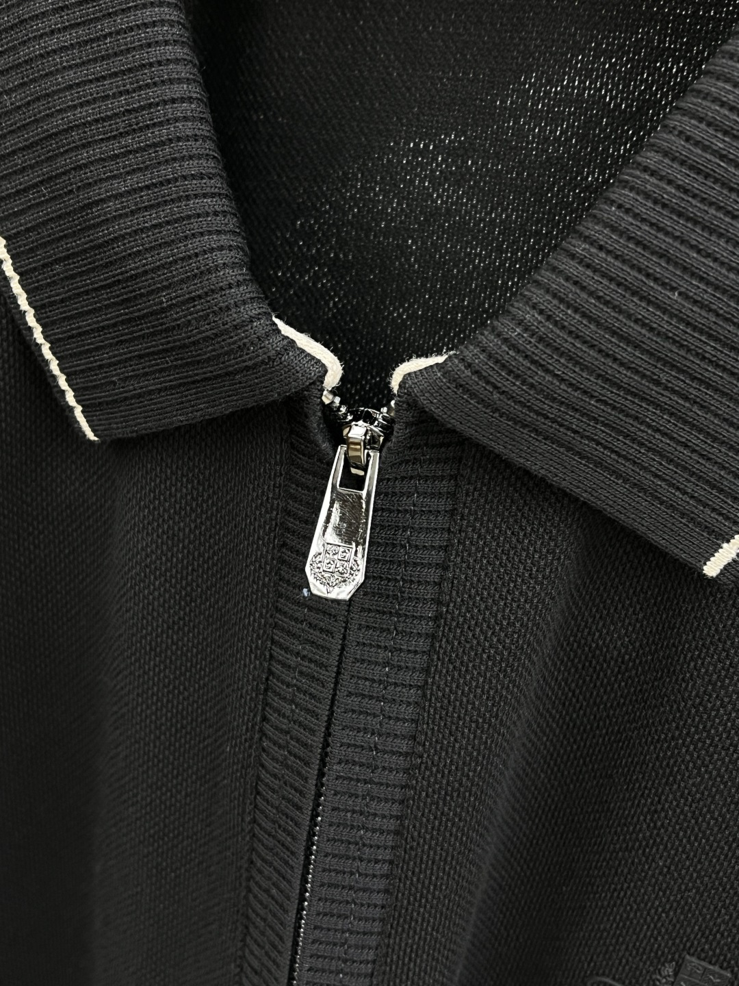 早春 Loro Piana 🔥🔥早春新款男士标识短袖Polo衫，延续经典商务休闲翻领POLO恤.该款Po