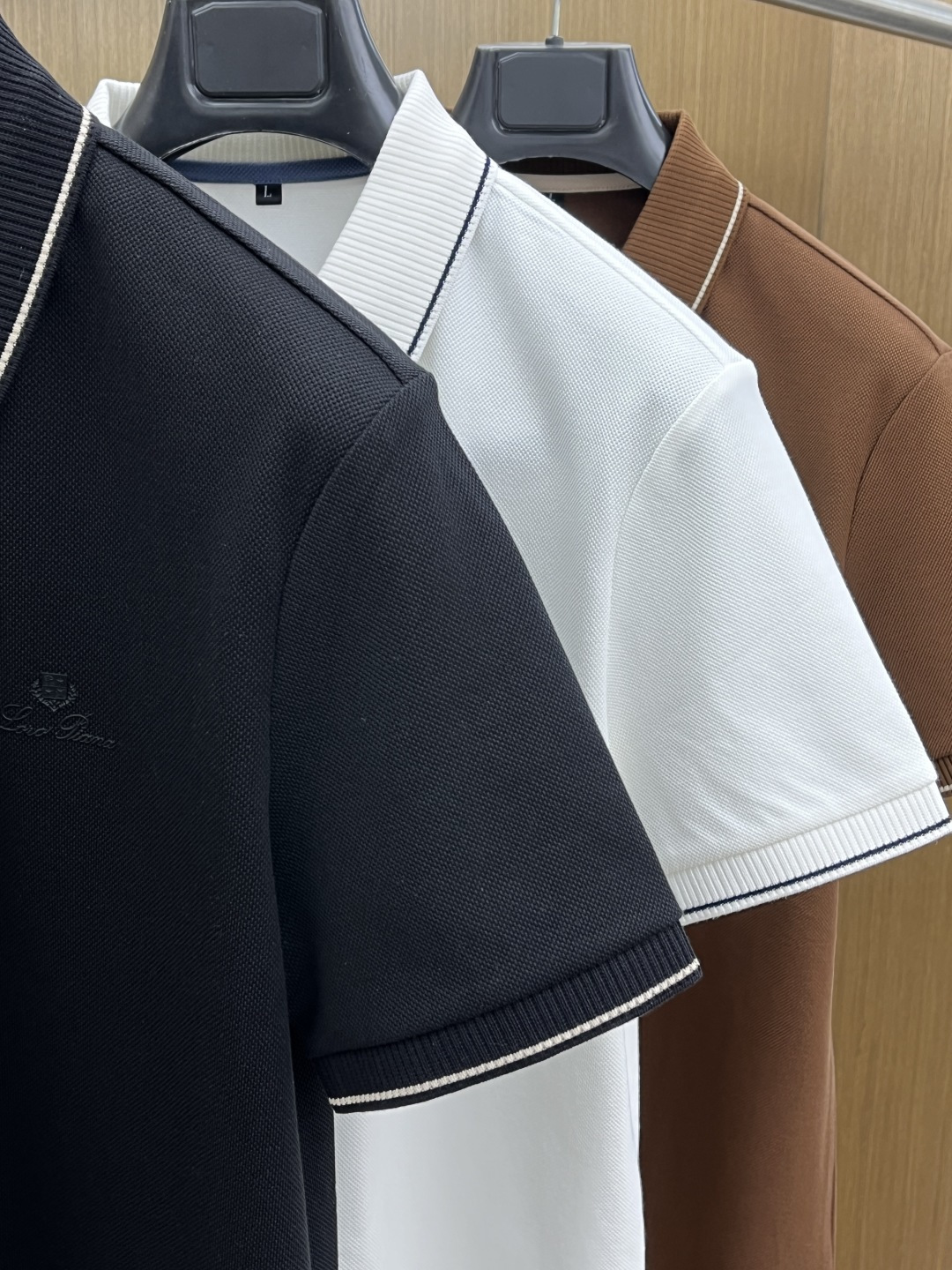 早春 Loro Piana 🔥🔥早春新款男士标识短袖Polo衫，延续经典商务休闲翻领POLO恤.该款Po