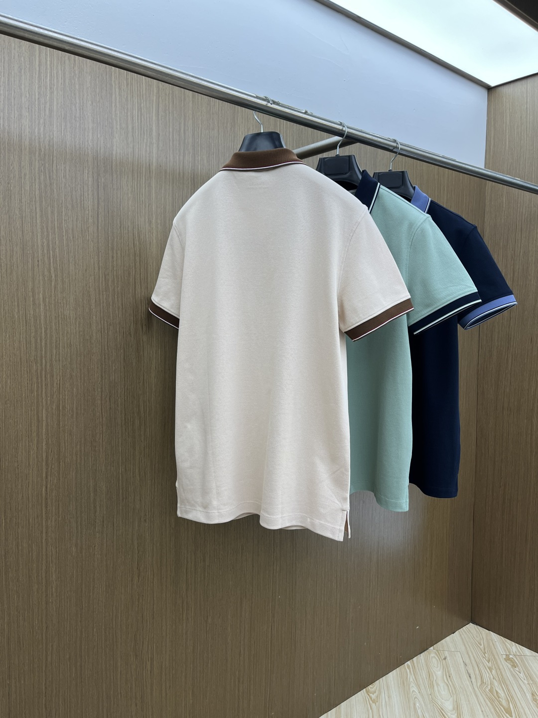 早春 POLO 🔥🔥早春新款男士标识短袖Polo衫，延续经典商务休闲翻领POLO恤.该款Polo衫采用丝