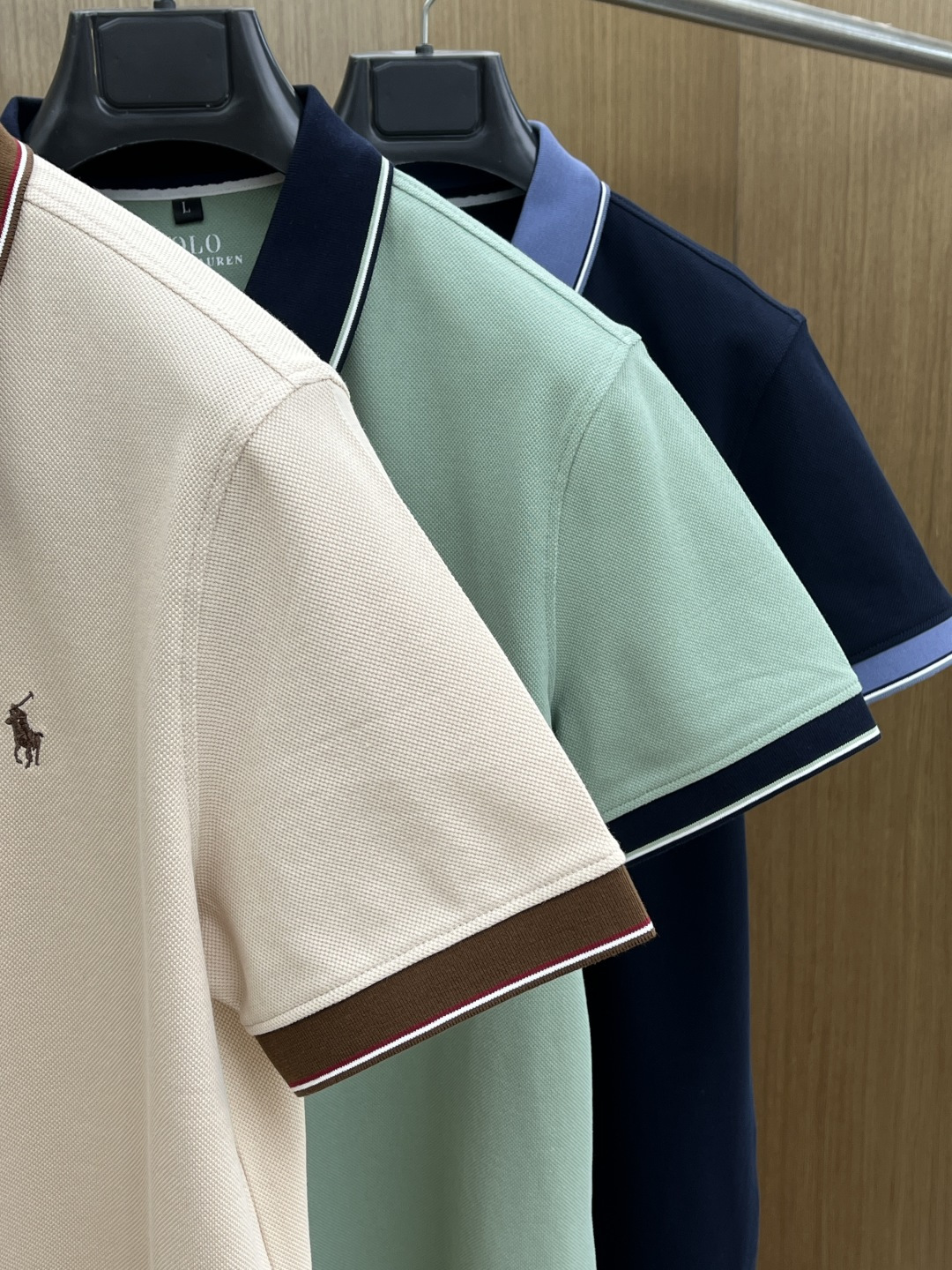 早春 POLO 🔥🔥早春新款男士标识短袖Polo衫，延续经典商务休闲翻领POLO恤.该款Polo衫采用丝