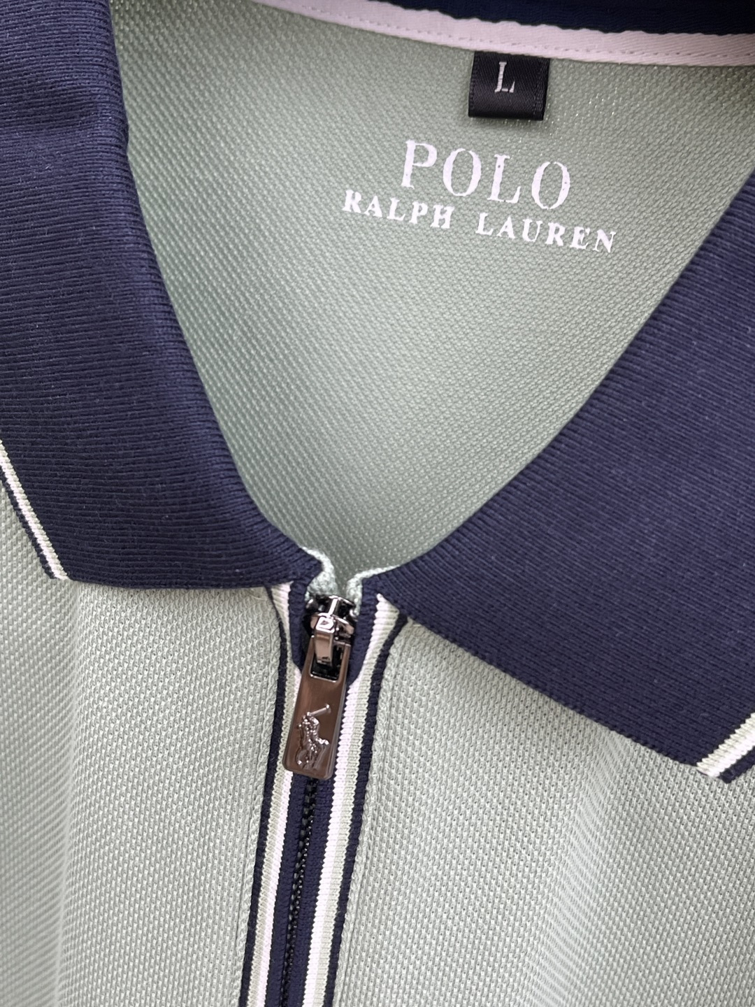 早春 Polo 🔥🔥早春新款男士标识短袖Polo衫，延续经典商务休闲翻领POLO恤.该款Polo衫采用丝