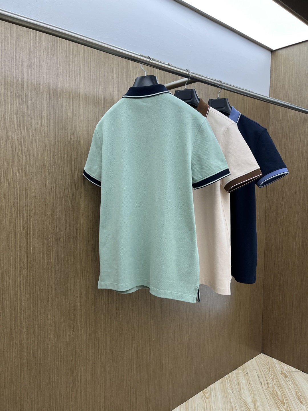 早春 Polo 🔥🔥早春新款男士标识短袖Polo衫，延续经典商务休闲翻领POLO恤.该款Polo衫采用丝