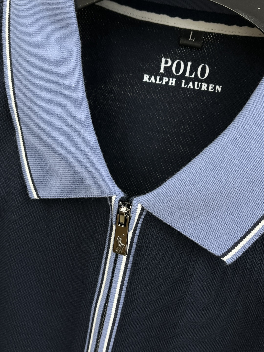 早春 POLO 🔥🔥早春新款男士标识短袖Polo衫，延续经典商务休闲翻领POLO恤.该款Polo衫采用丝