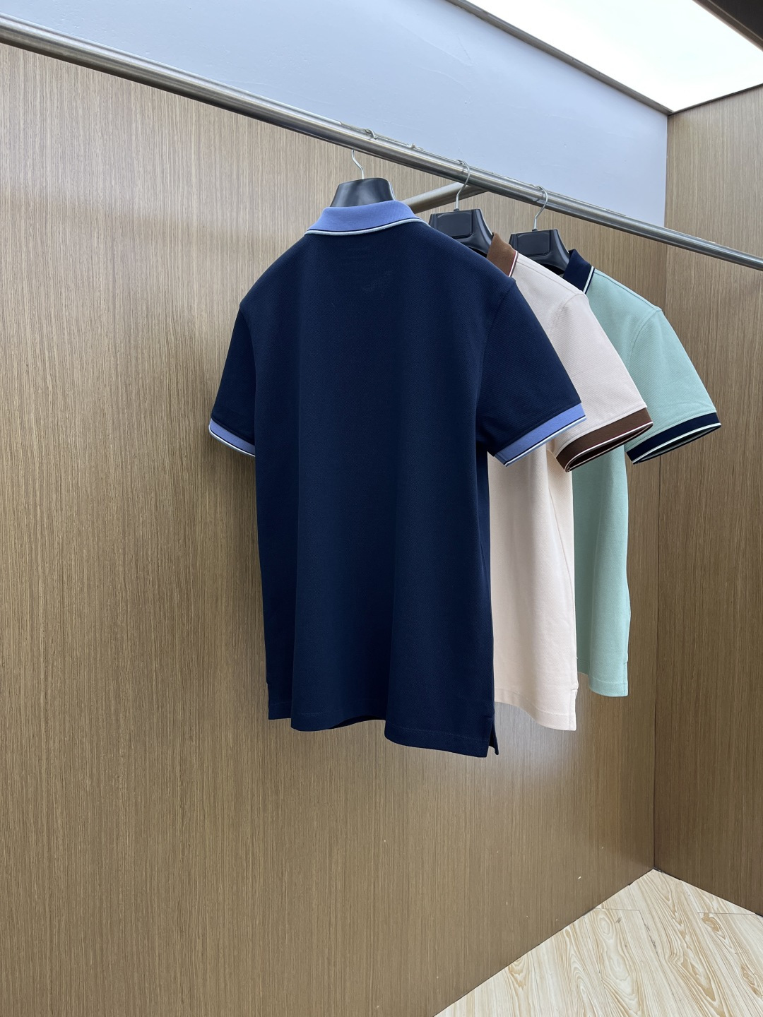 早春 POLO 🔥🔥早春新款男士标识短袖Polo衫，延续经典商务休闲翻领POLO恤.该款Polo衫采用丝