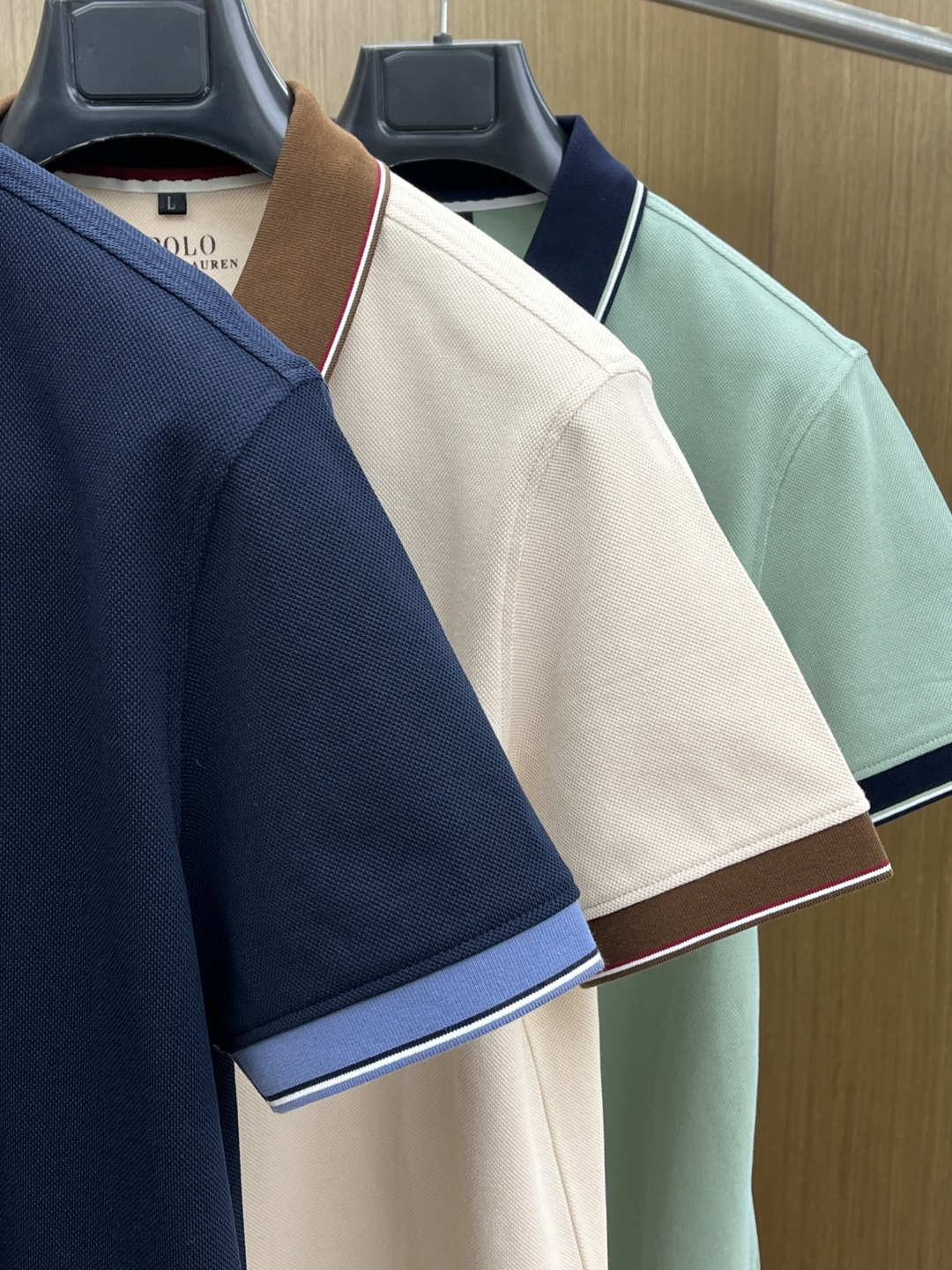 早春 POLO 🔥🔥早春新款男士标识短袖Polo衫，延续经典商务休闲翻领POLO恤.该款Polo衫采用丝