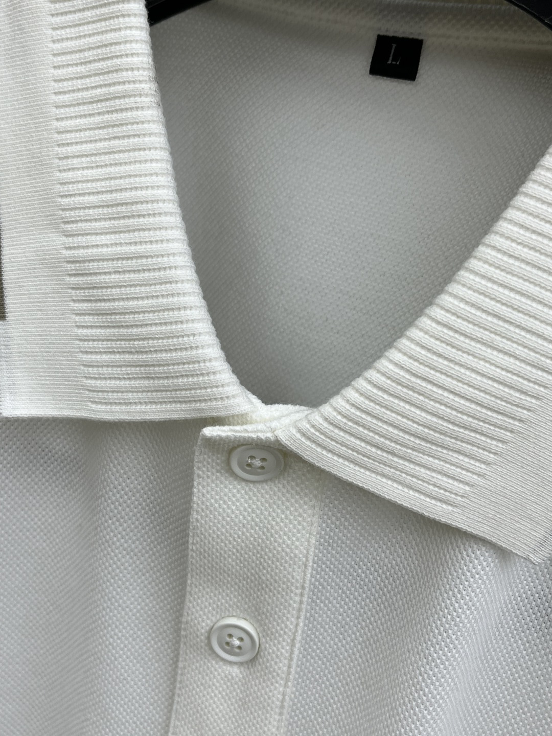 早春 BBR 🔥🔥早春新款男士标识短袖Polo衫，延续经典商务休闲翻领POLO恤.该款Polo衫采用丝光