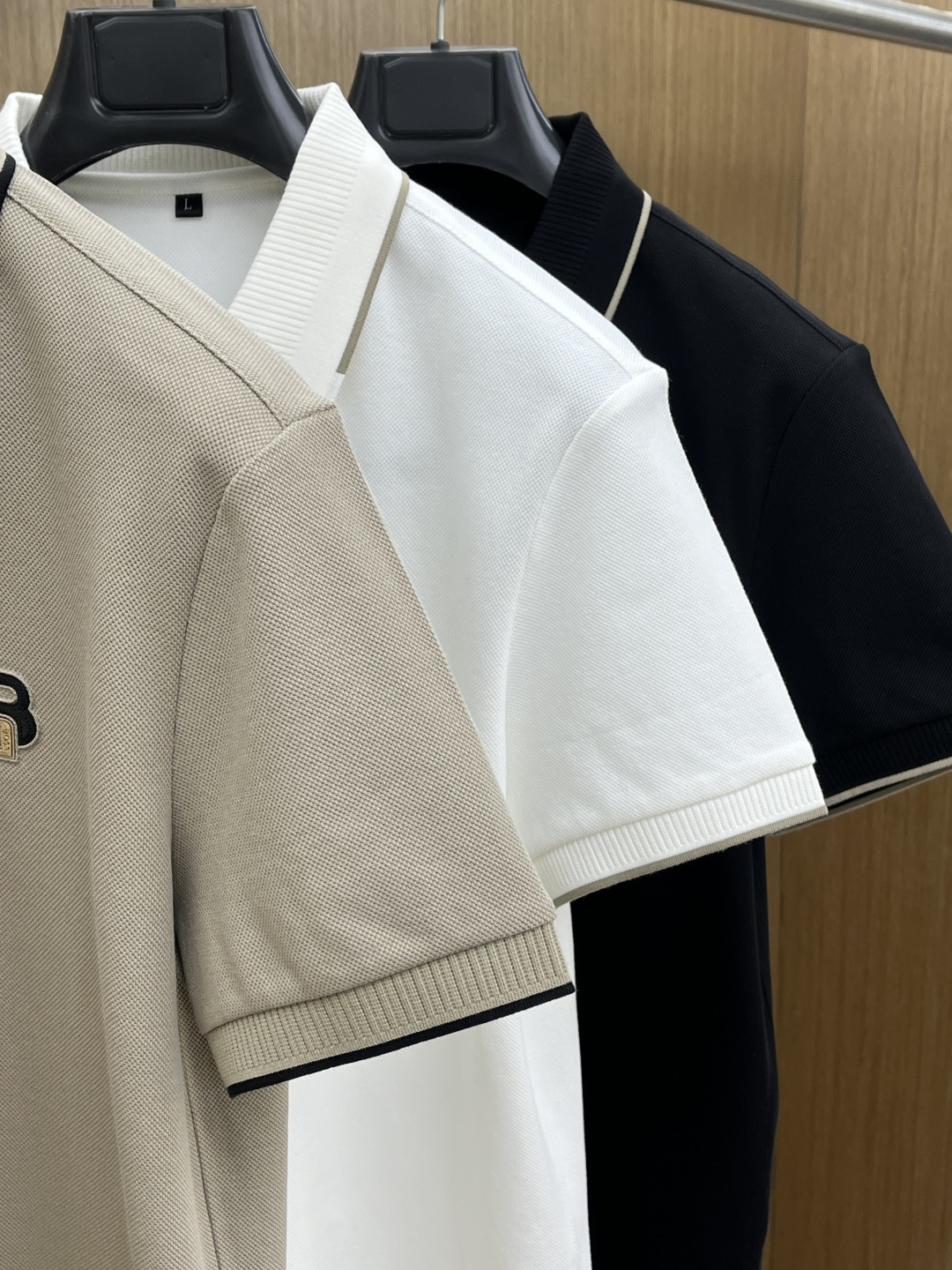 早春 BBR 🔥🔥早春新款男士标识短袖Polo衫，延续经典商务休闲翻领POLO恤.该款Polo衫采用丝光