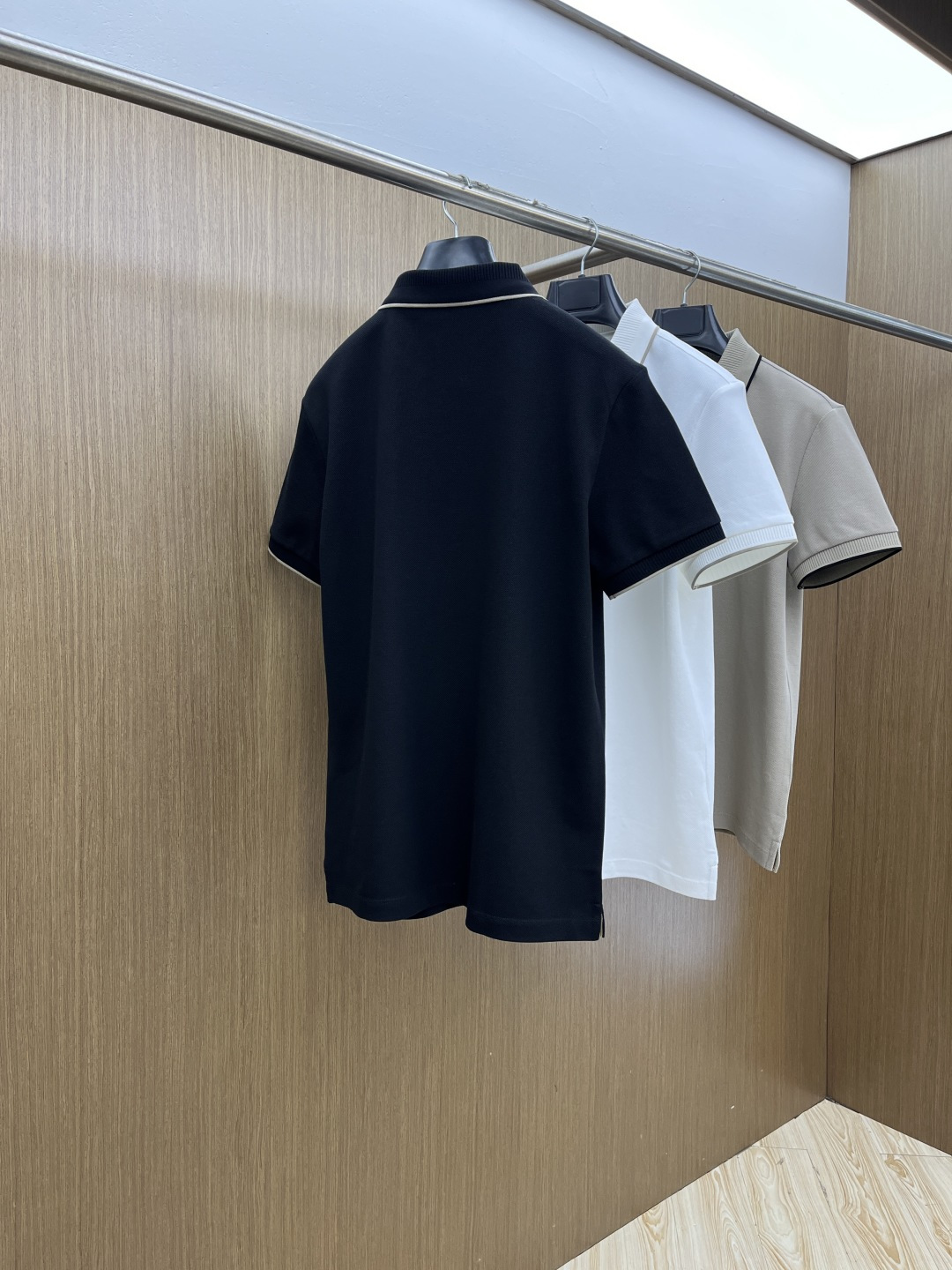 早春 BBR 🔥🔥早春新款男士标识短袖Polo衫，延续经典商务休闲翻领POLO恤.该款Polo衫采用丝光