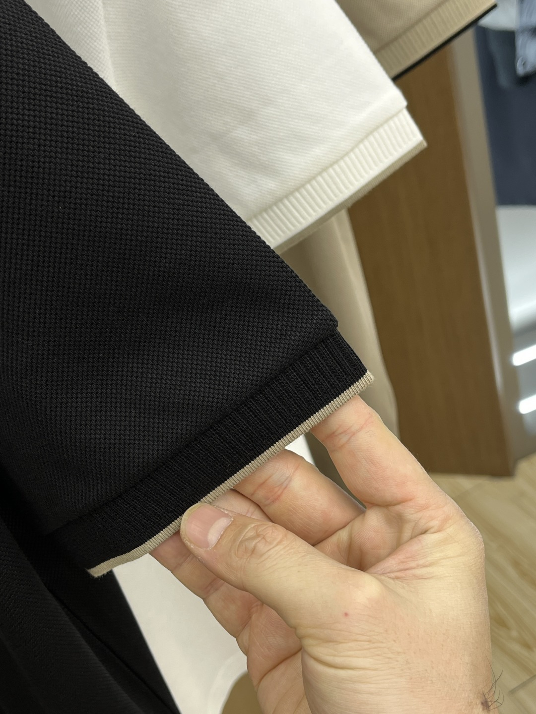 早春 BBR 🔥🔥早春新款男士标识短袖Polo衫，延续经典商务休闲翻领POLO恤.该款Polo衫采用丝光