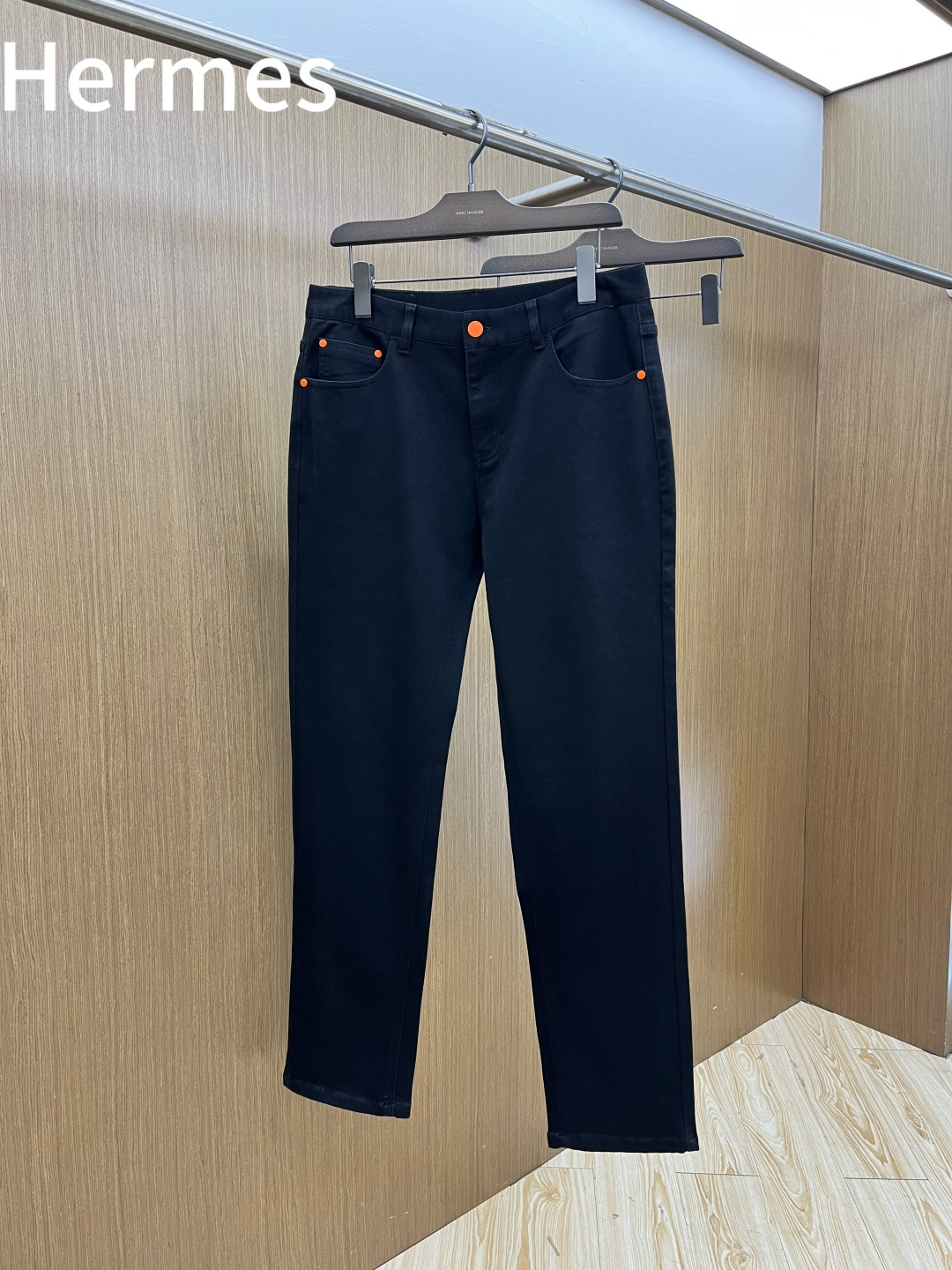 秋冬 HER 🔥🔥秋冬新品休闲牛仔裤 官网同步发售，裤身工艺设计，进口客供辅料、面料定制，代工厂出品免检