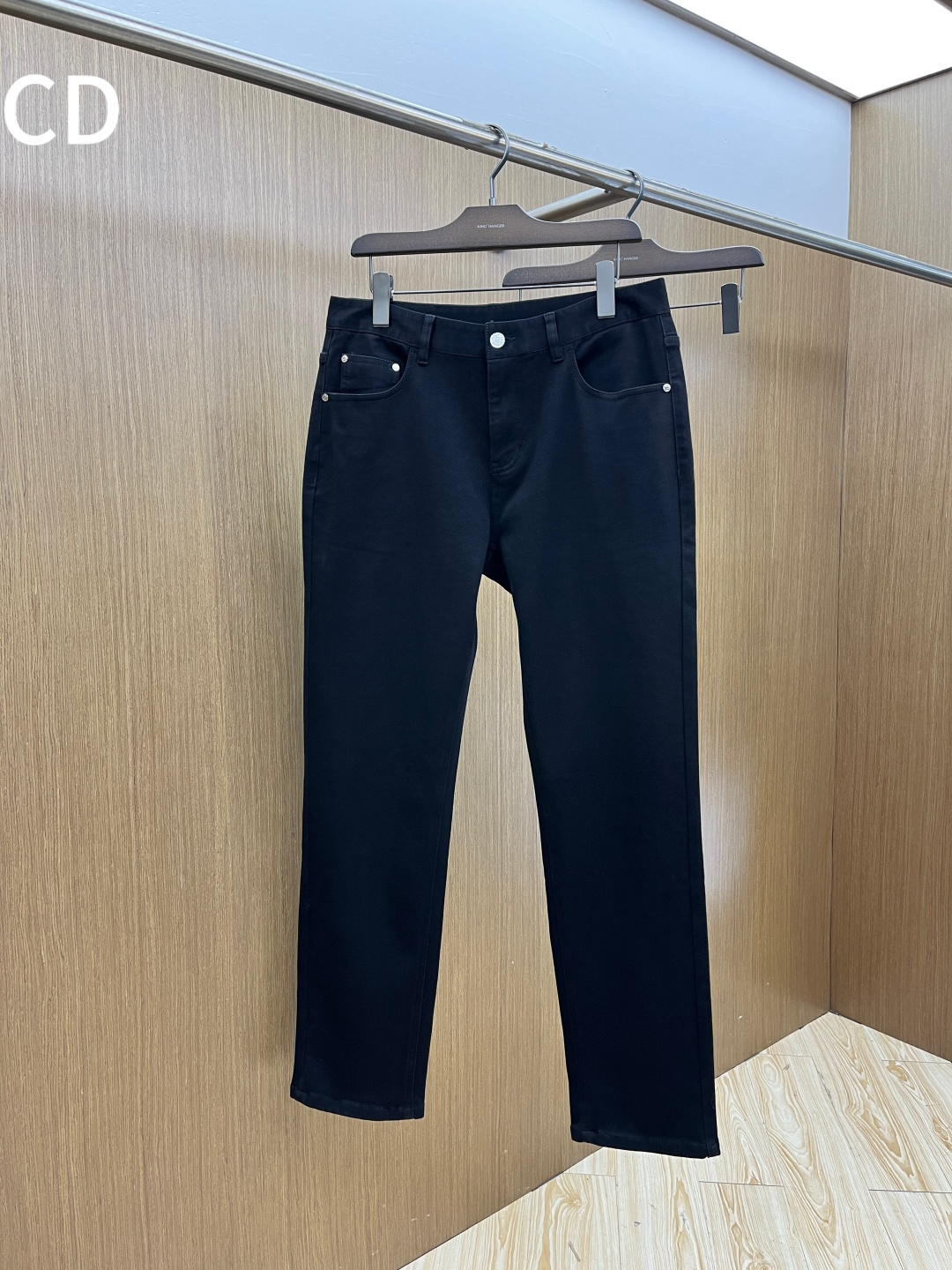 秋冬 CD 🔥🔥秋冬新品休闲牛仔裤 官网同步发售，裤身工艺设计，进口客供辅料、面料定制，代工厂出品免检！