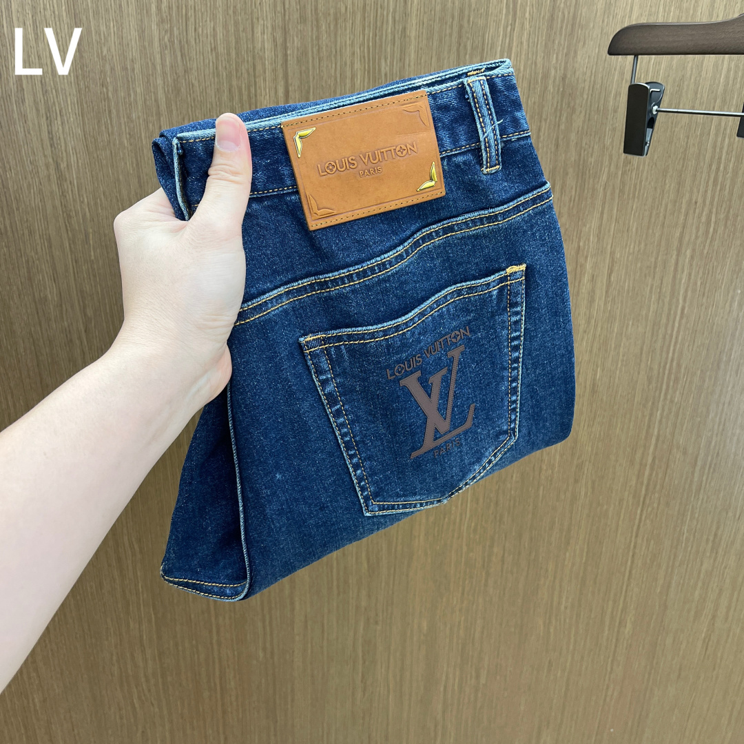 秋冬 LV 🔥🔥秋冬新品休闲牛仔裤 官网同步发售，裤身工艺设计，进口客供辅料、面料定制，代工厂出品免检！