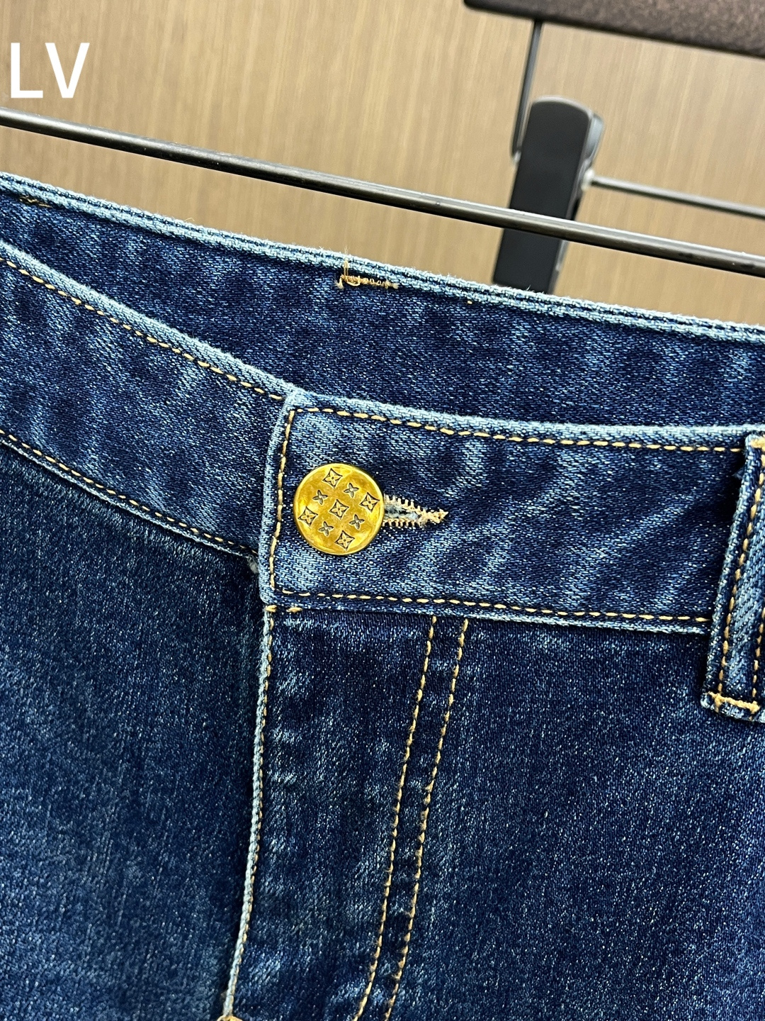 秋冬 LV 🔥🔥秋冬新品休闲牛仔裤 官网同步发售，裤身工艺设计，进口客供辅料、面料定制，代工厂出品免检！