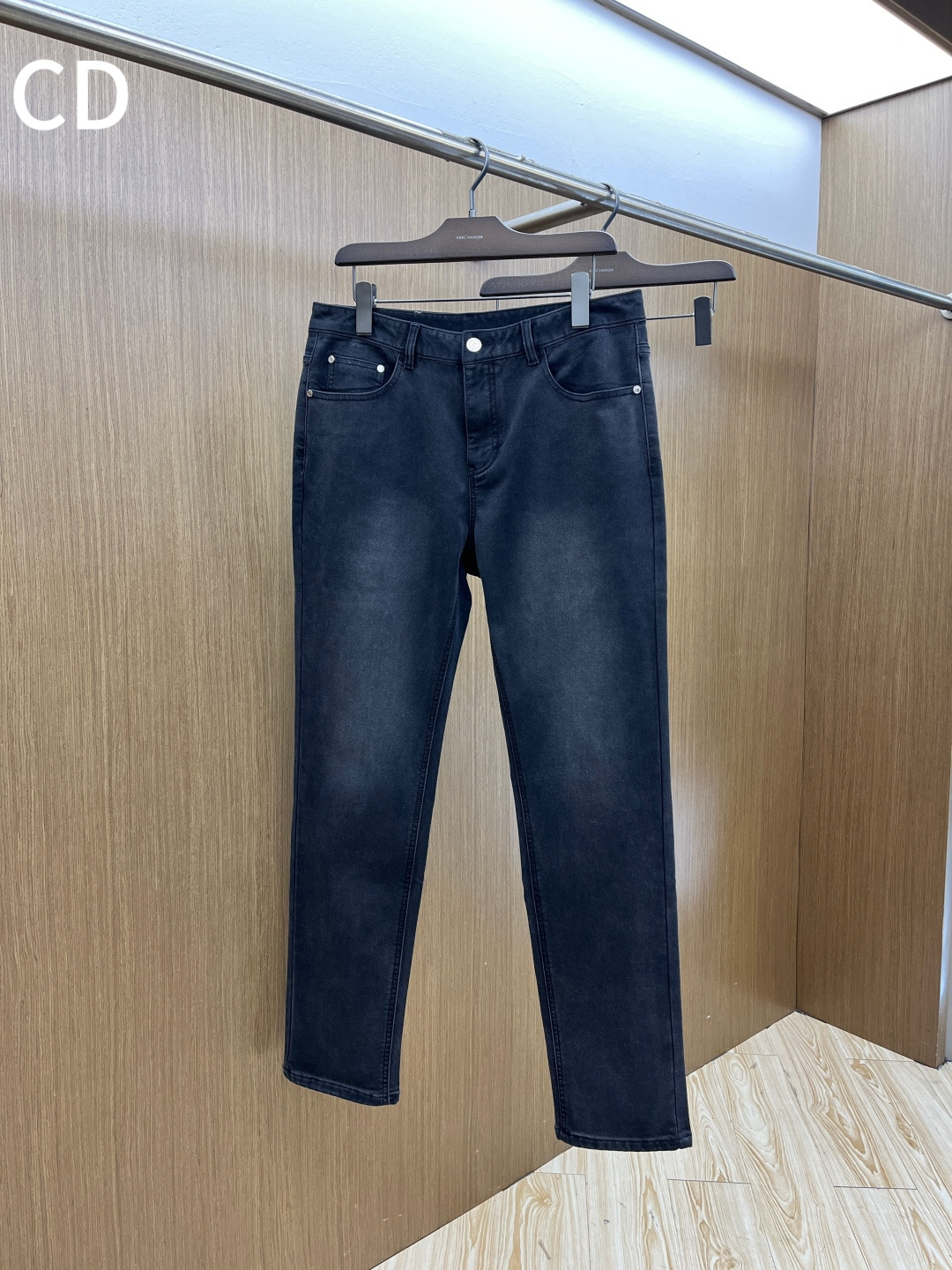 秋冬 CD 🔥🔥秋冬新品休闲牛仔裤 官网同步发售，裤身工艺设计，进口客供辅料、面料定制，代工厂出品免检！