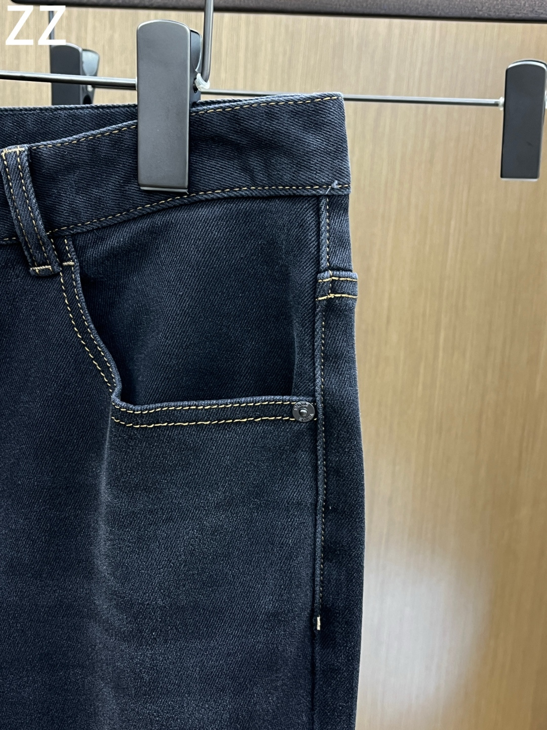 秋冬 ZZ 🔥🔥秋冬新品休闲牛仔裤 官网同步发售，裤身工艺设计，进口客供辅料、面料定制，代工厂出品免检！