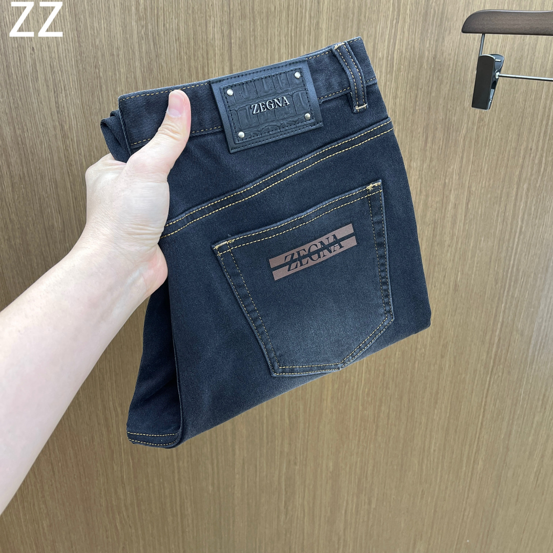 秋冬 ZZ 🔥🔥秋冬新品休闲牛仔裤 官网同步发售，裤身工艺设计，进口客供辅料、面料定制，代工厂出品免检！
