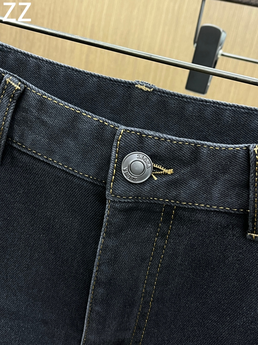 秋冬 ZZ 🔥🔥秋冬新品休闲牛仔裤 官网同步发售，裤身工艺设计，进口客供辅料、面料定制，代工厂出品免检！