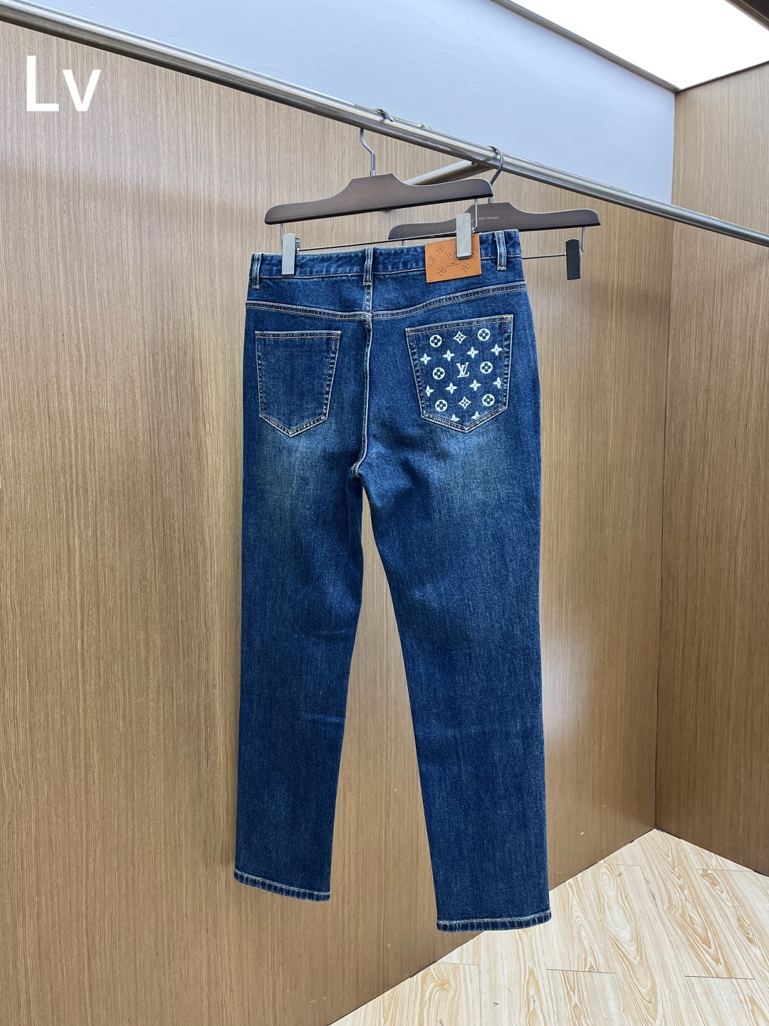 秋冬 LV 🔥🔥秋冬新品休闲牛仔裤 官网同步发售，裤身工艺设计，进口客供辅料、面料定制，代工厂出品免检！