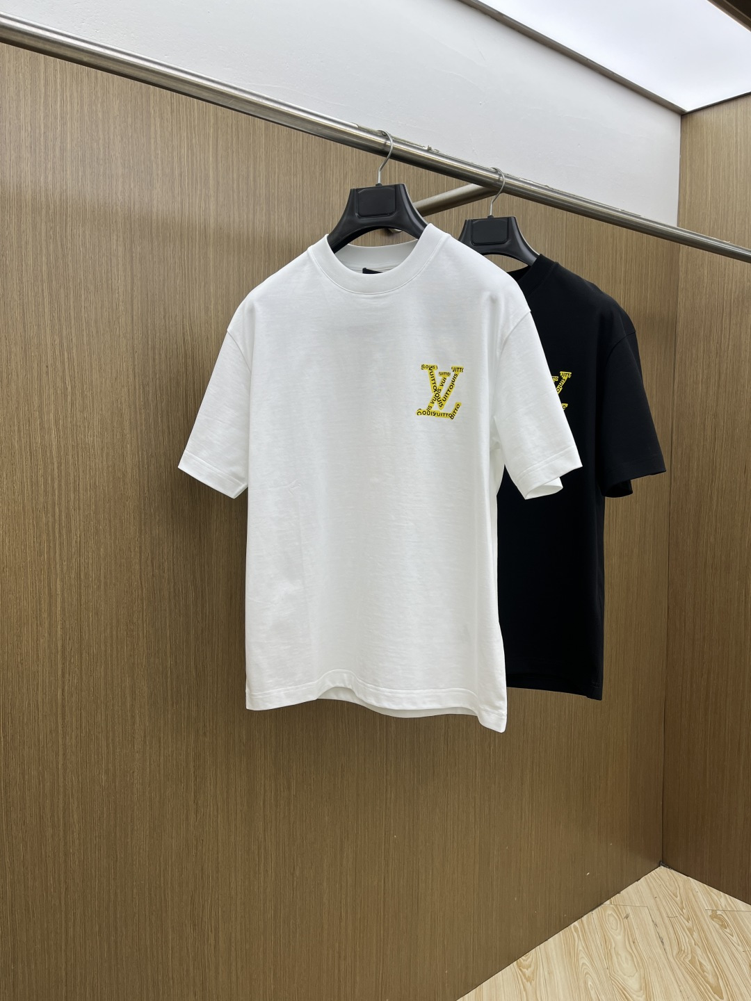 早春 LV 🔥🔥高级定制 2026春夏 · 高阶定制T恤】特别推荐系列 定制面料：秘鲁进口匹马棉 × 顶