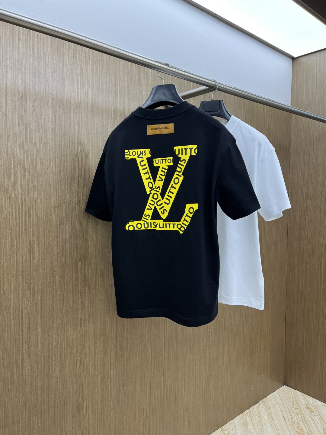 早春 LV 🔥🔥高级定制 2026春夏 · 高阶定制T恤】特别推荐系列 定制面料：秘鲁进口匹马棉 × 顶